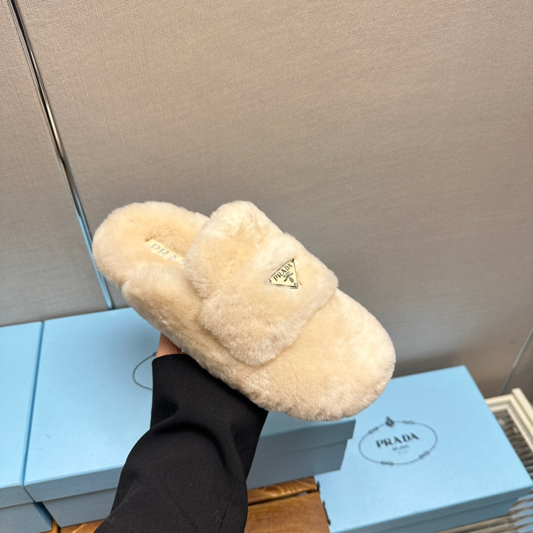 FLAT MULES IN TUSCAN BEIGE RABBIT FUR