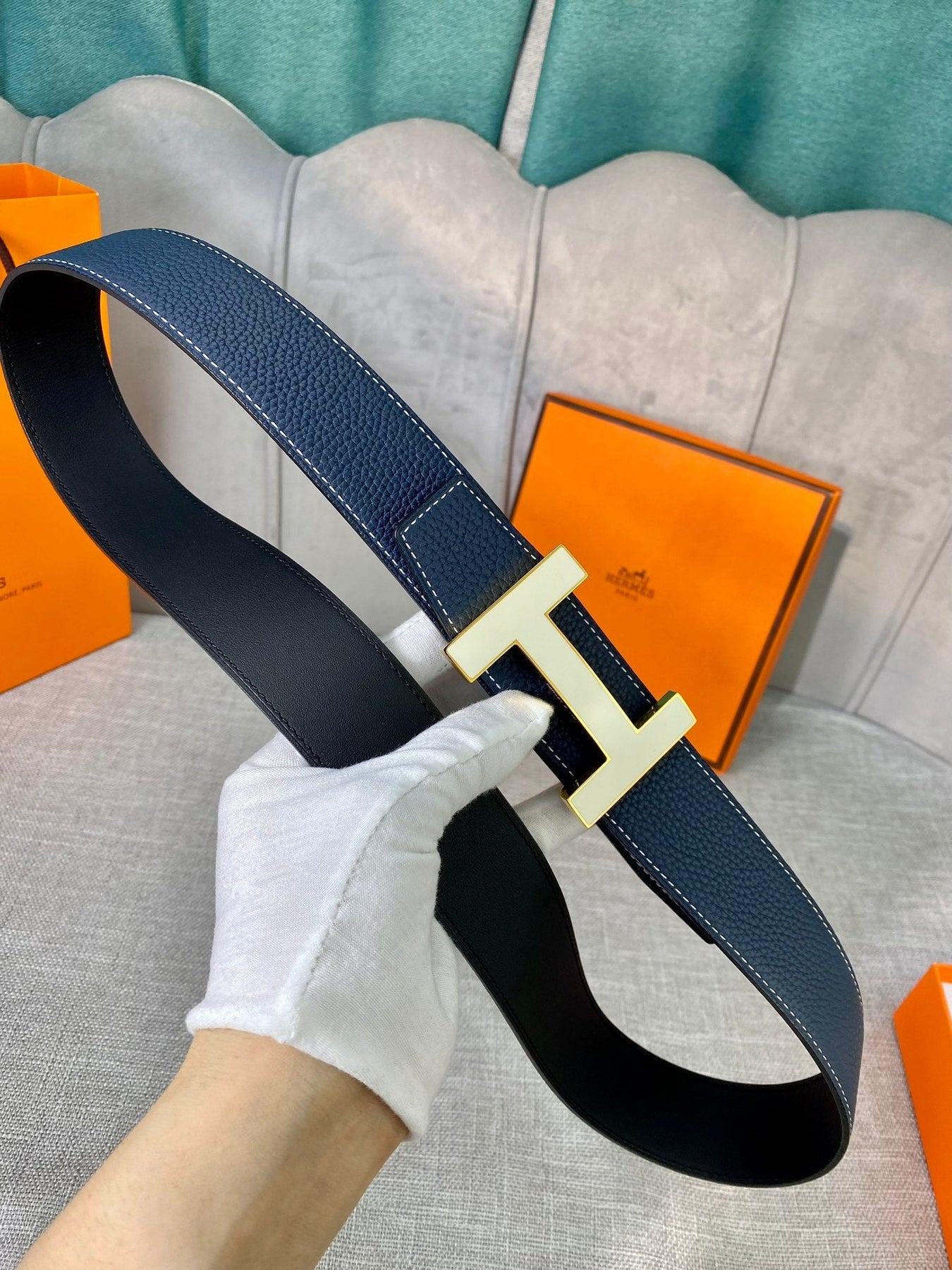 HM CONSTANCE BELT BUCKLE & REVERSIBLE NAVY BLUE LEATHER STRAP 38MM GOLD HARDWARE