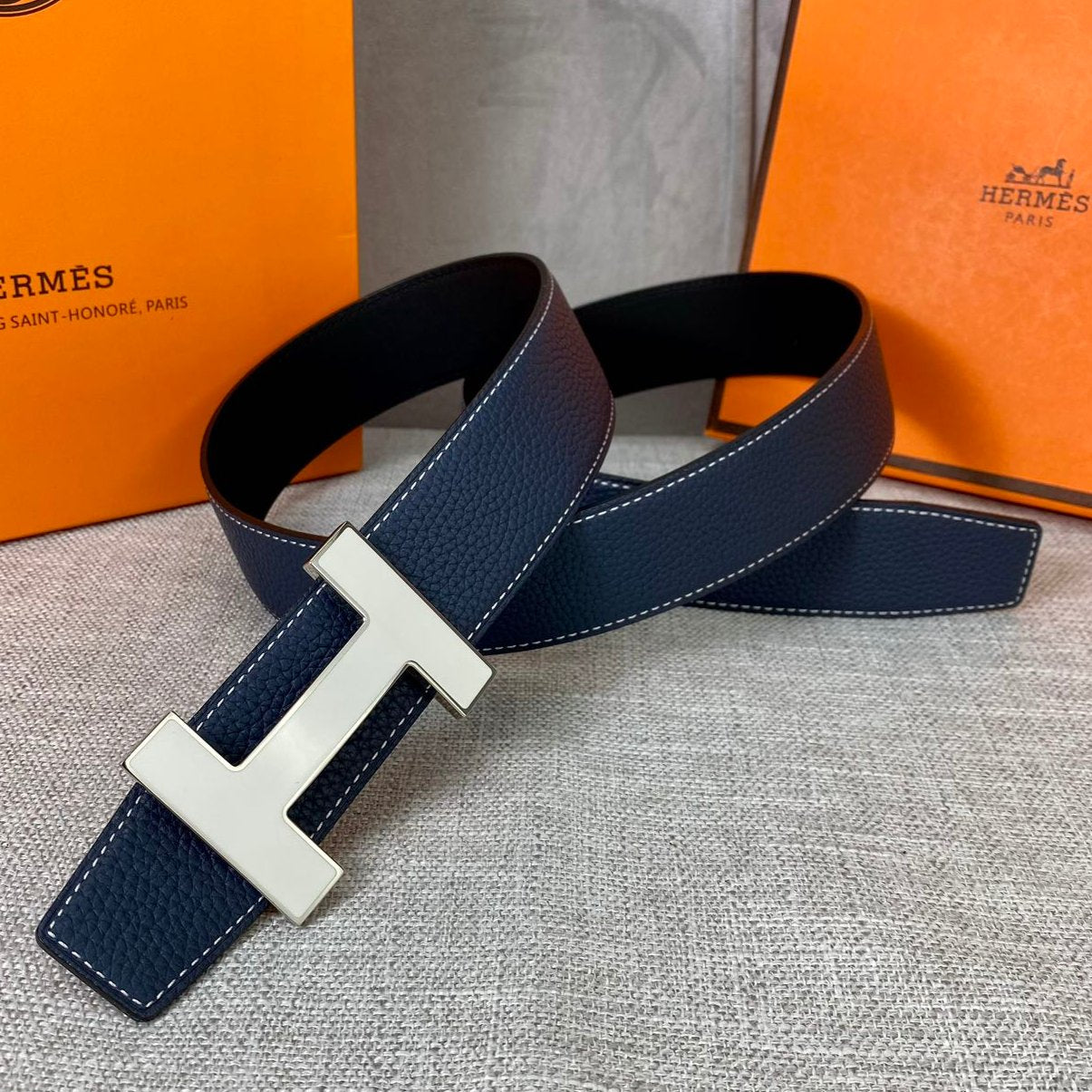 HM CONSTANCE BELT BUCKLE & REVERSIBLE NAVY BLUE LEATHER STRAP 38MM SILVER HARDWARE