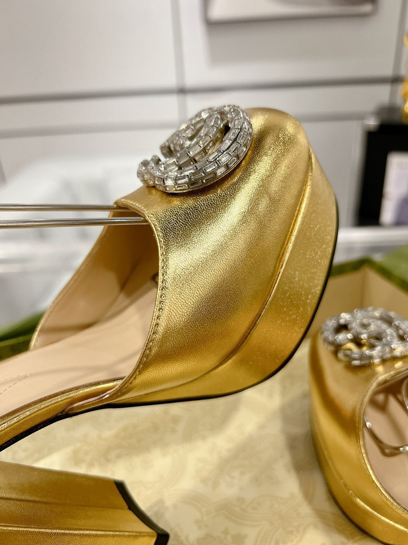 HIGH SANDAL SQUARE HEEL 12 CM IN GOLD CALFSKIN