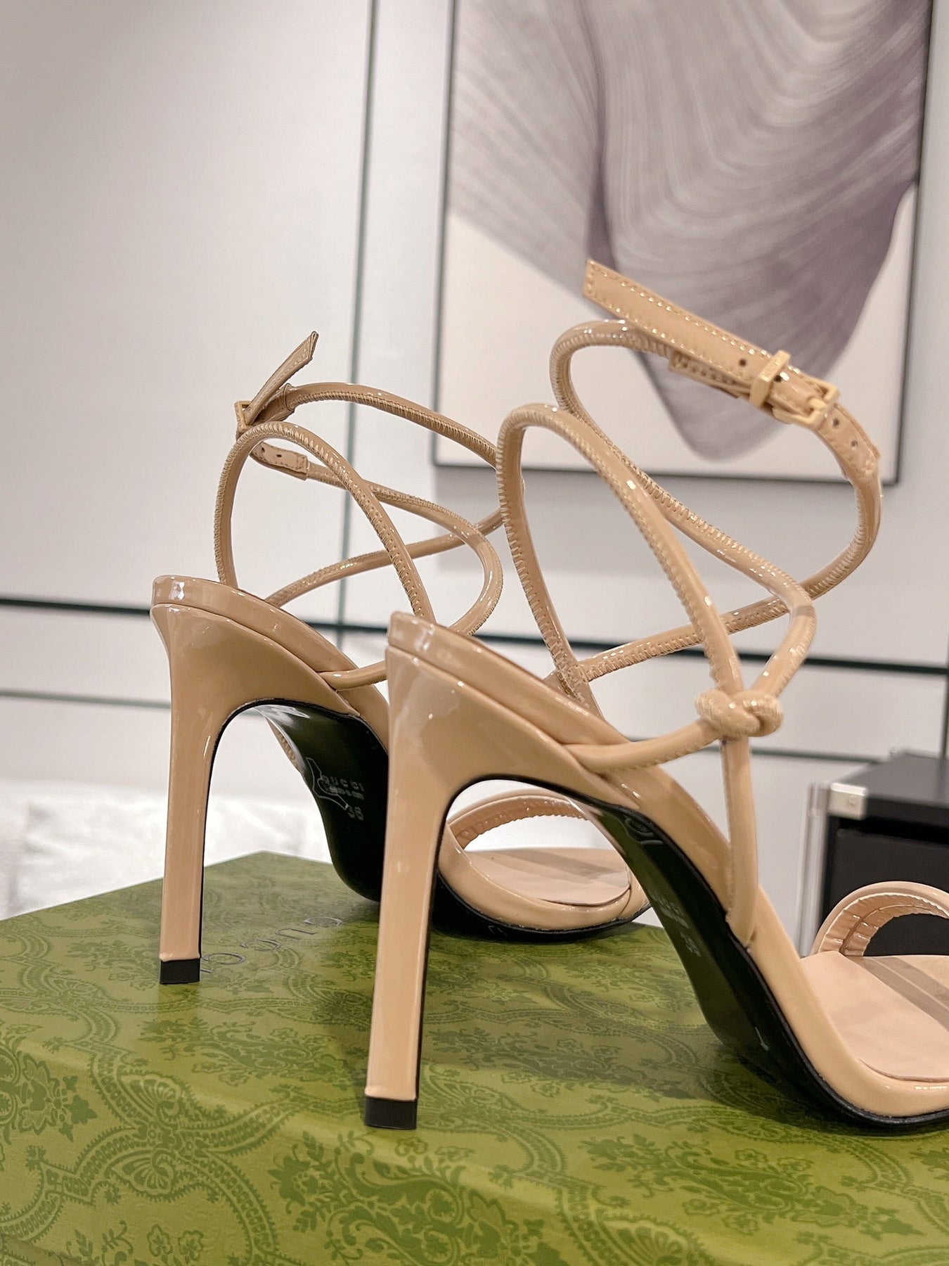 GG 105 STRAPPY SANDAL BEIGE CALFSKIN