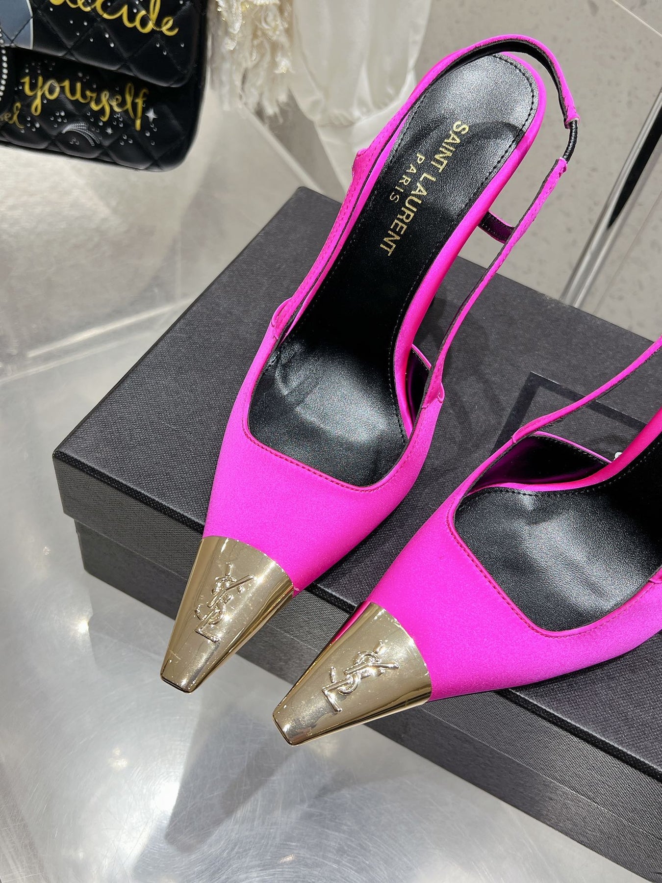 HIGH HEEL 10 CM SLINGBACK IN BRIGHT PINK CALFSKIN WITH GOLD HARDWARE