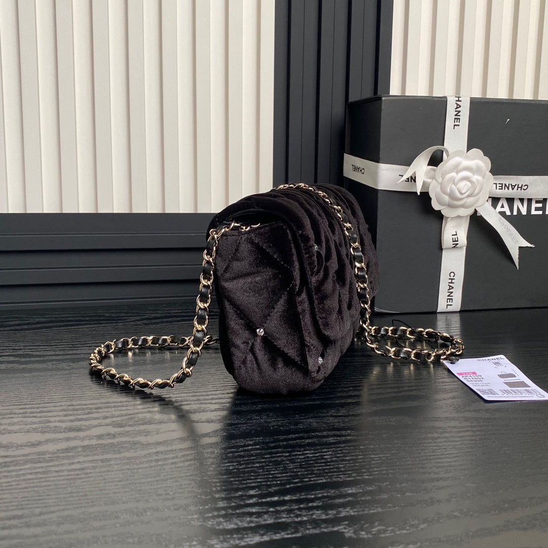 FLAP BAG 23 ATTACHED DIAMOND IN BLACK VELVET GOLD HARDWARE