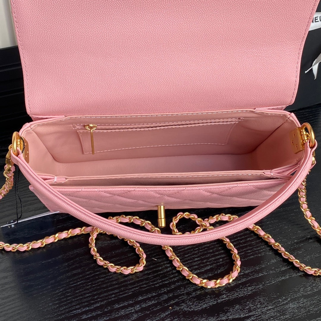 RETRO STYLE FLAP BAG 22 IN LIGHT PINK GRAINED CALFSKIN GOLD HARDWARE