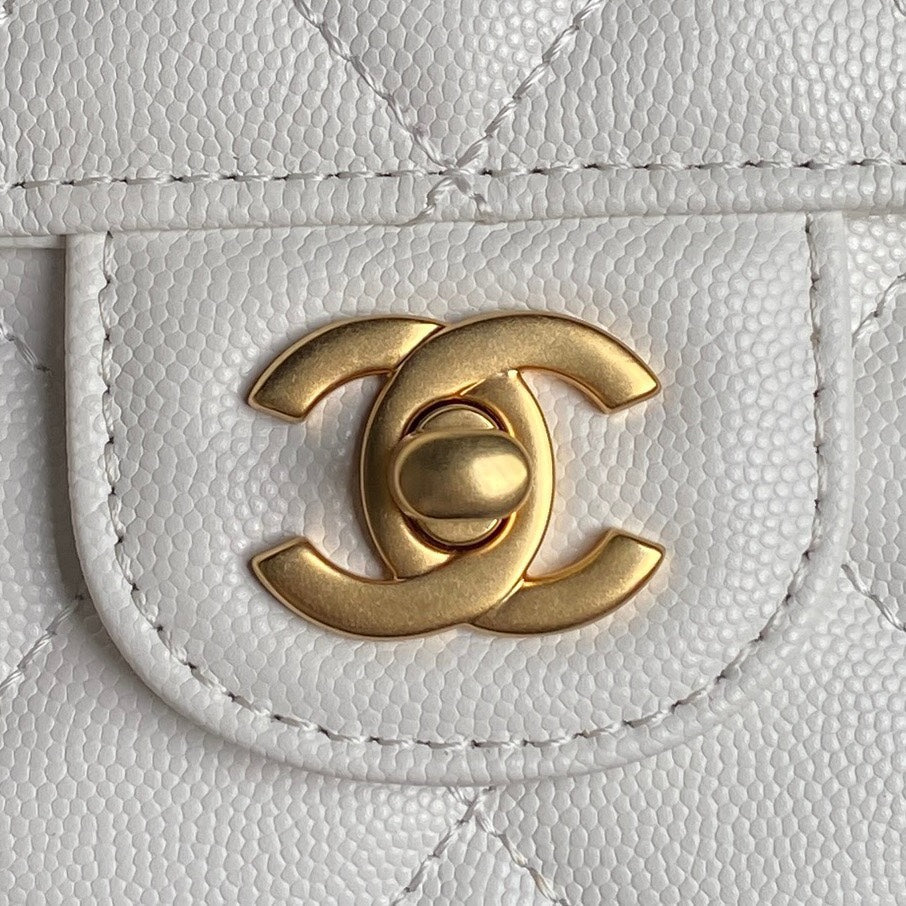 RETRO STYLE FLAP BAG 22 IN WHITE GRAINED CALFSKIN GOLD HARDWARE