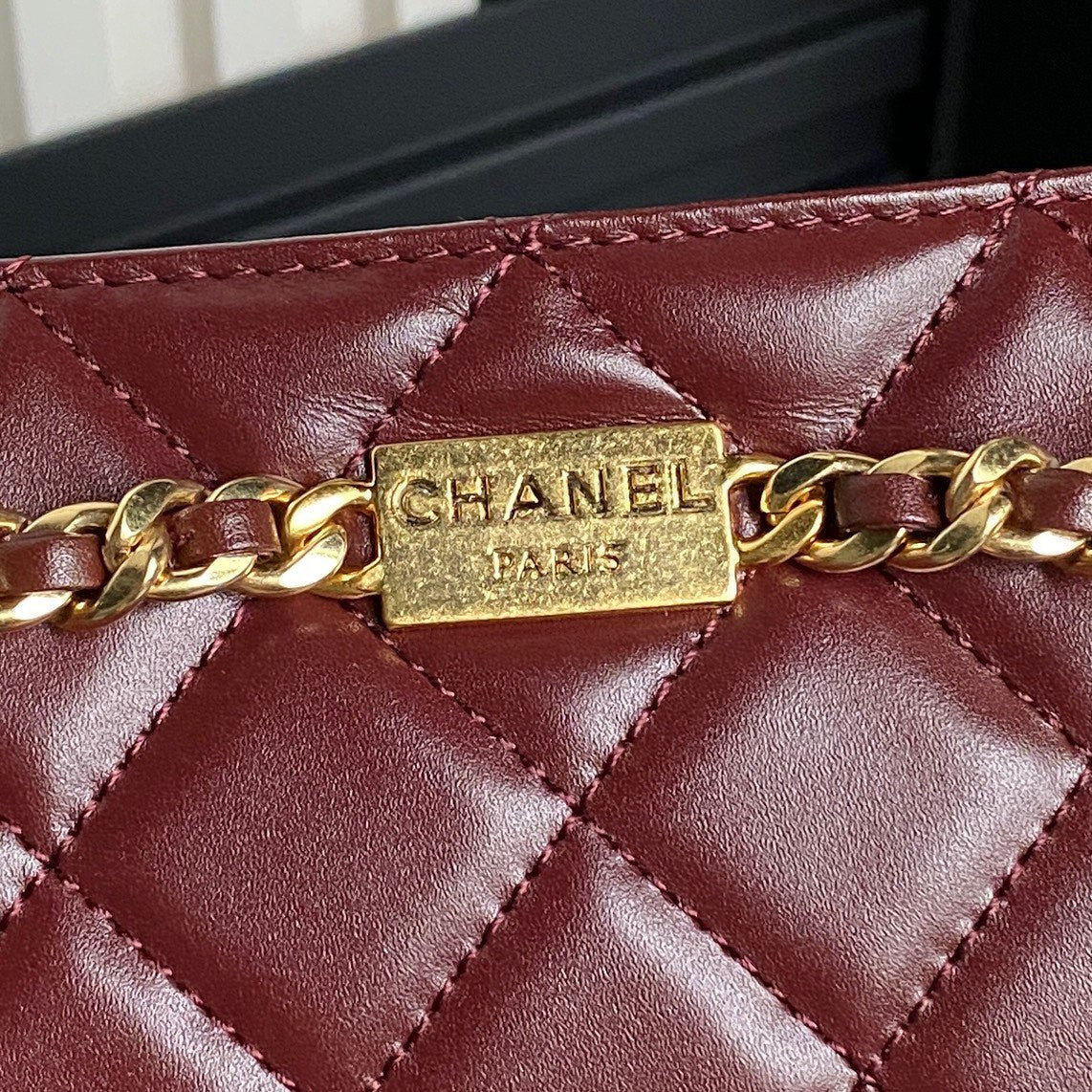 HANDBAG 27 IN GARNET RED DIAMOND PATTERN QUILTED SHINY LAMBSKIN GOLD HARDWARE
