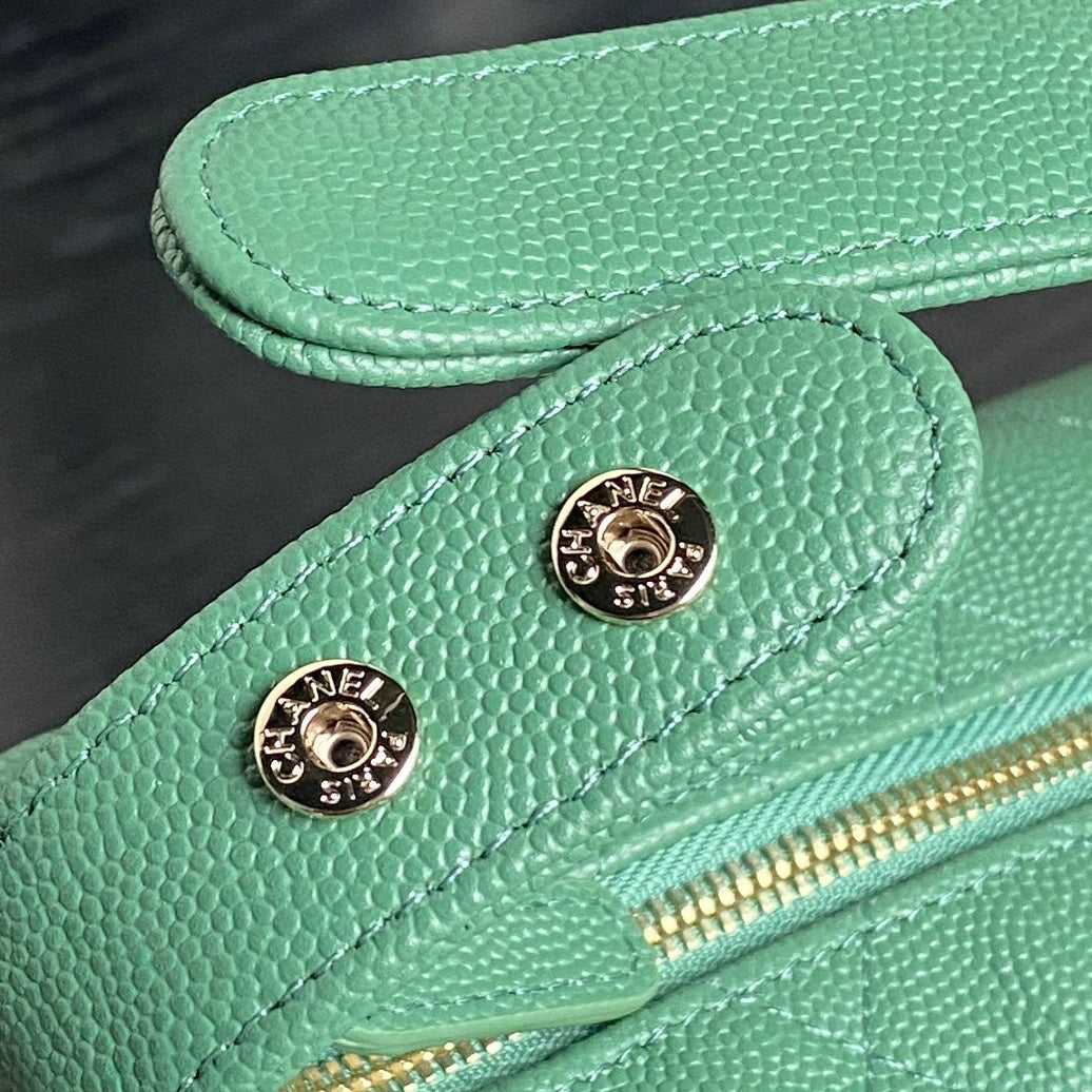 HOBO BAG 21 IN GREENISH GRAINED CALFSKIN GOLD HARDWARE