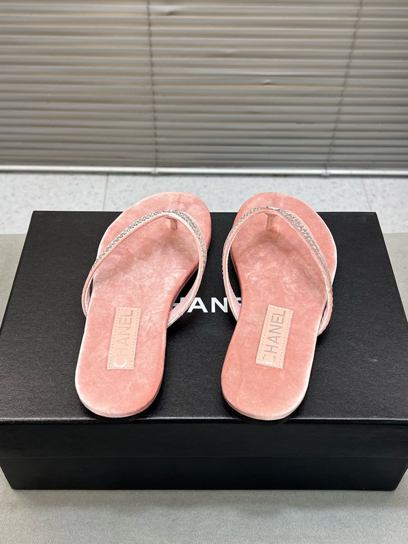 CRYSTAL THONG SANDAL IN FLAMINGO PINK SUEDE