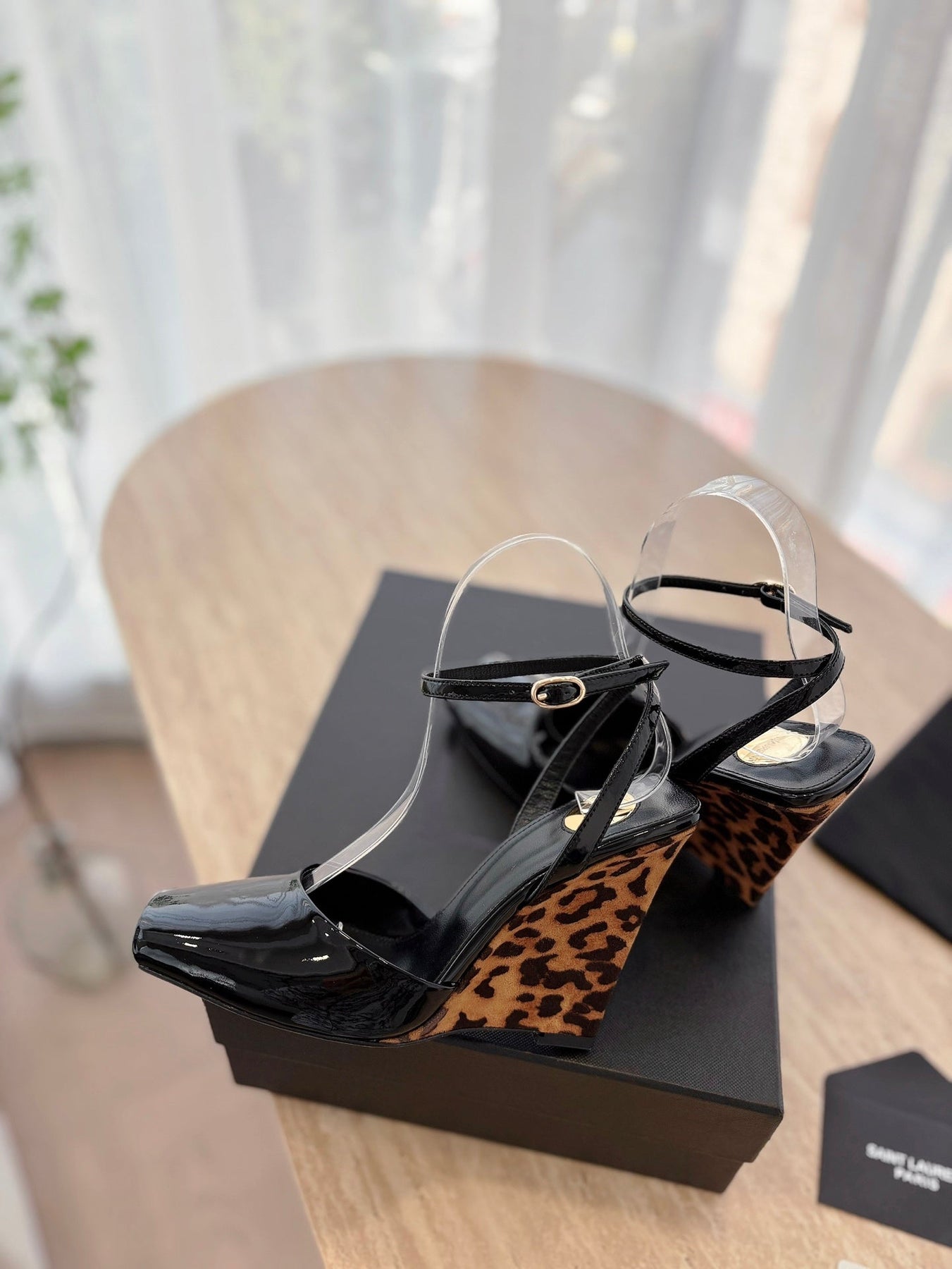LA SCANDALE HIGH 10 CM WEDGE SANDALS IN BLACK PATENT LEATHER