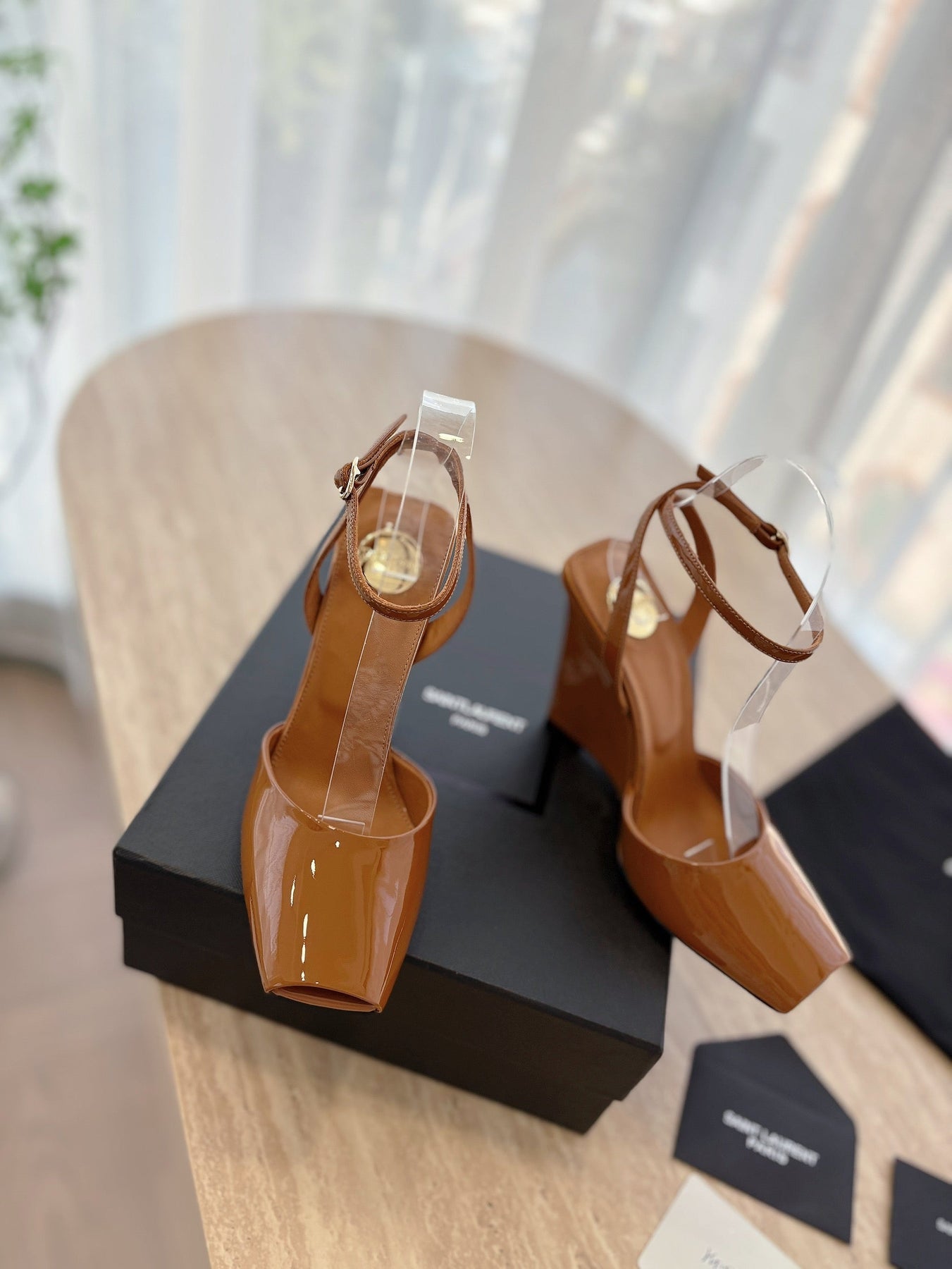 LA SCANDALE HIGH 10 CM WEDGE SANDALS IN BRONZE BROWN PATENT LEATHER