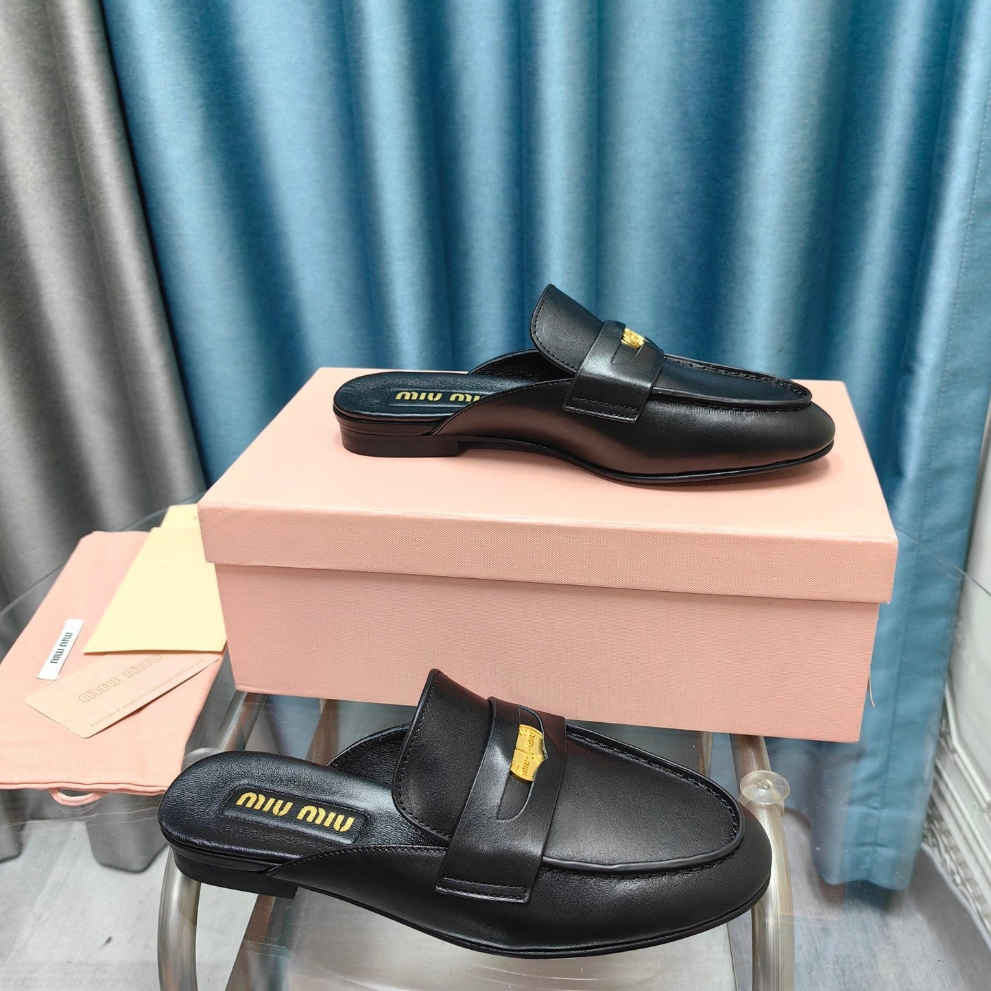 MULES SLIPPERS BLACK COWHIDE WITH GOLD COIN