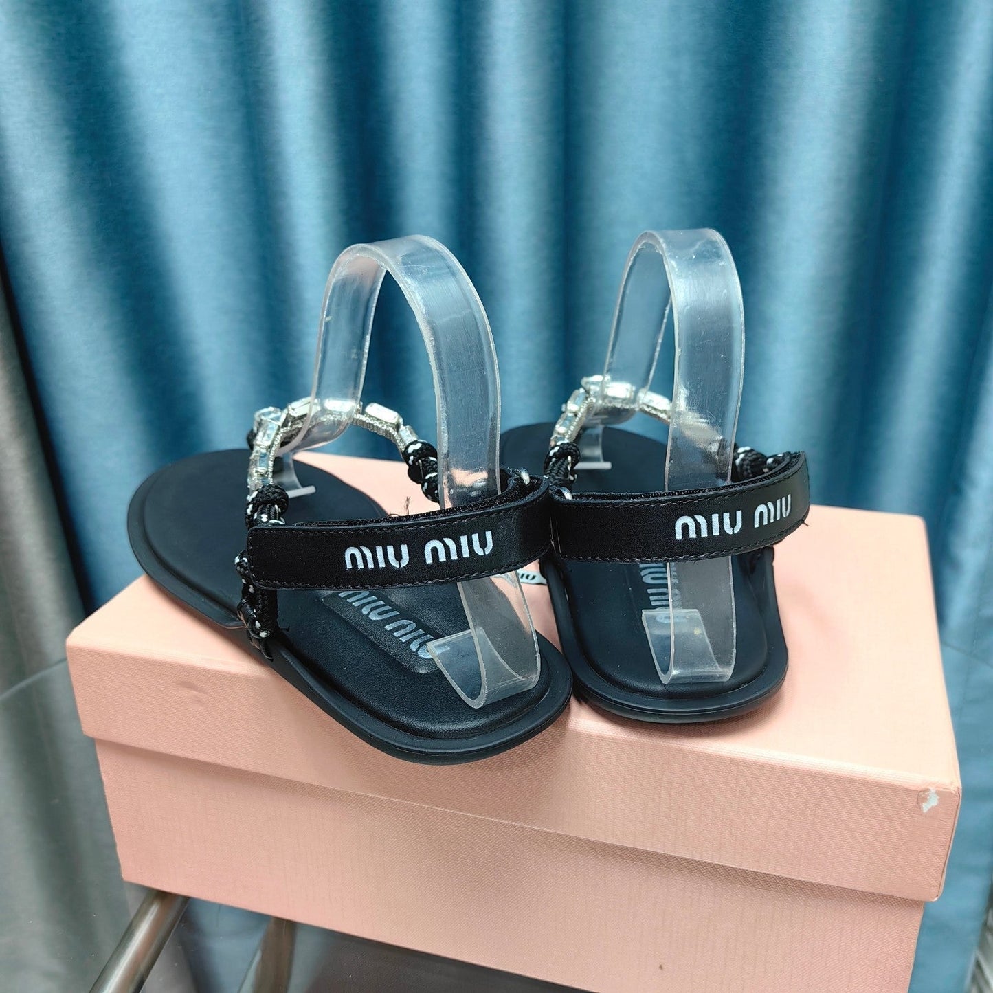 FLIP-FLOPS BLACK COWHIDE WITH CRYSTALS-WHITE