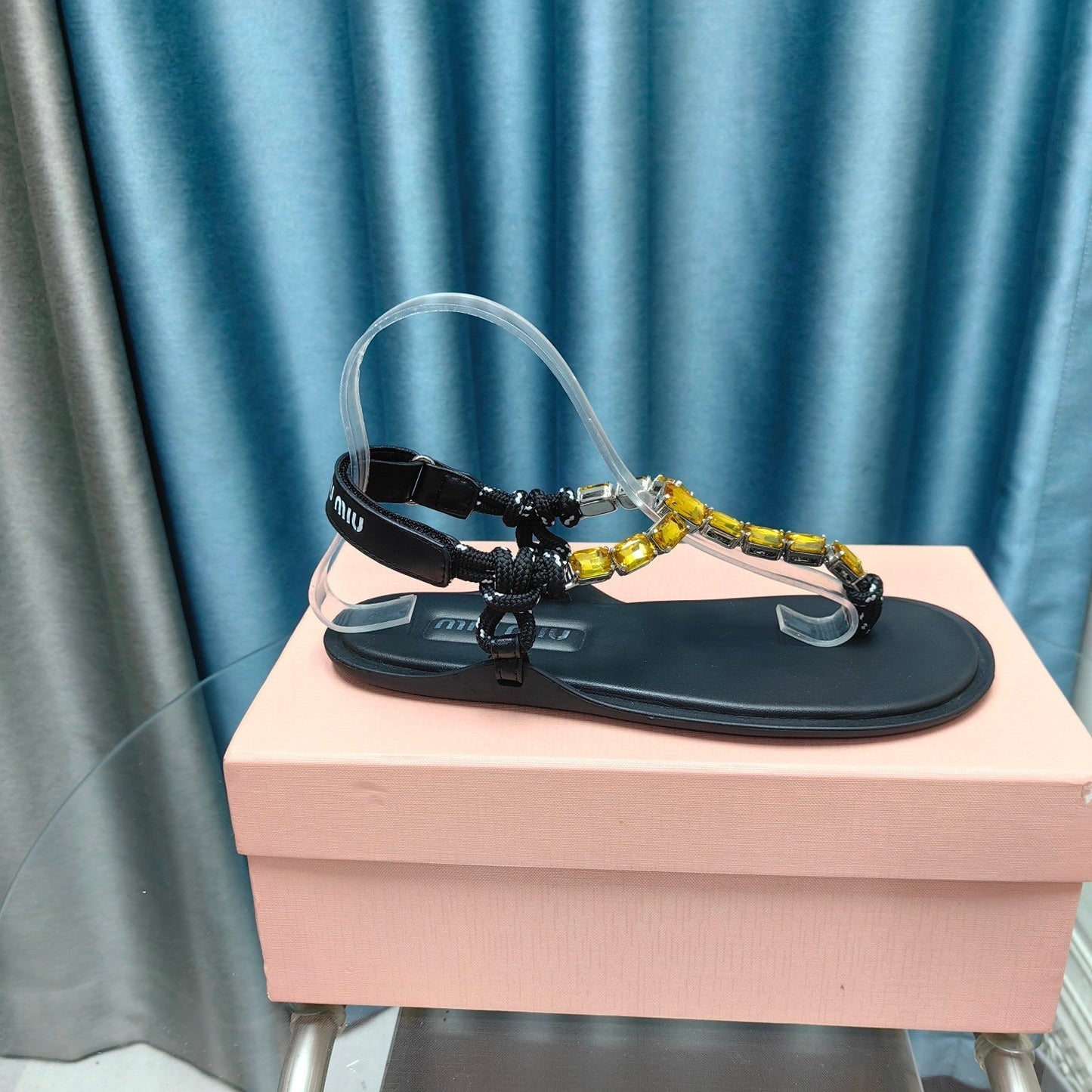 FLIP-FLOPS BLACK COWHIDE WITH CRYSTALS-YELLOW