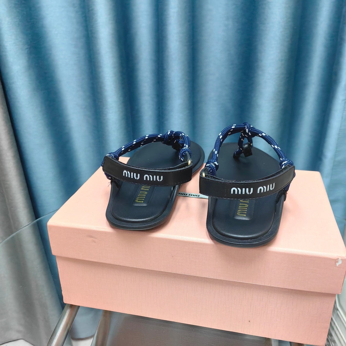 FLIP-FLOPS SANDAL BLACK SHEEPSKIN WITH NAVY STRAP