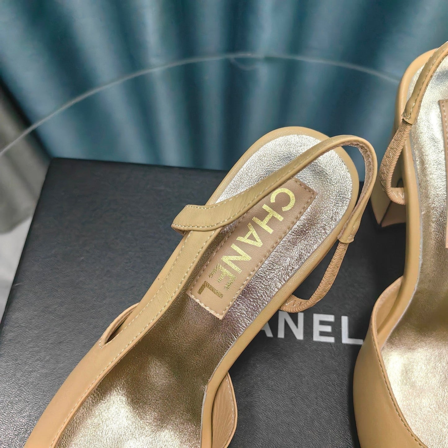 HIGH SLINGBACKS IN DARK CREAM MIX BLACK LAMBSKIN