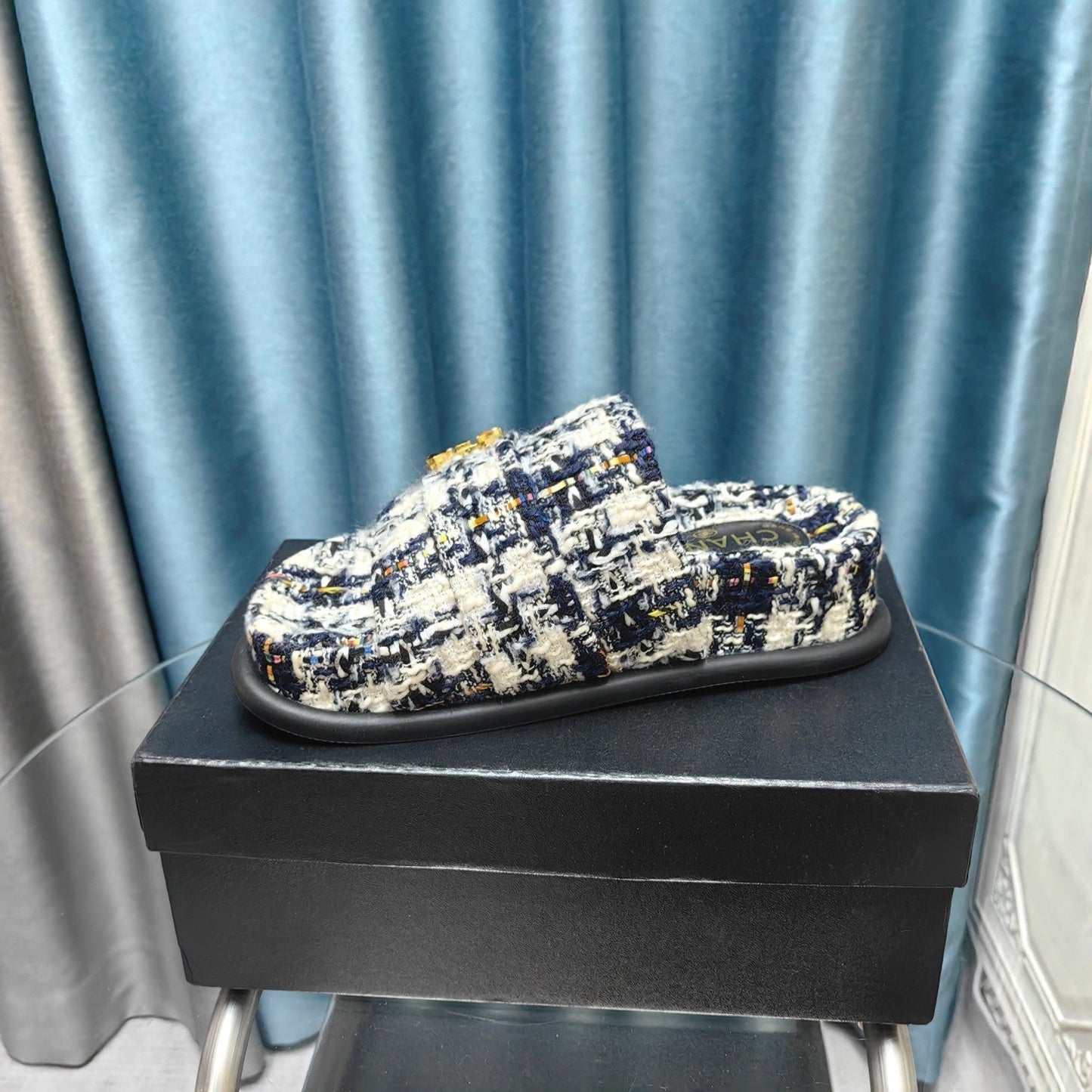 PLATFORM HEELS SANDALS IN BLACK TWEED