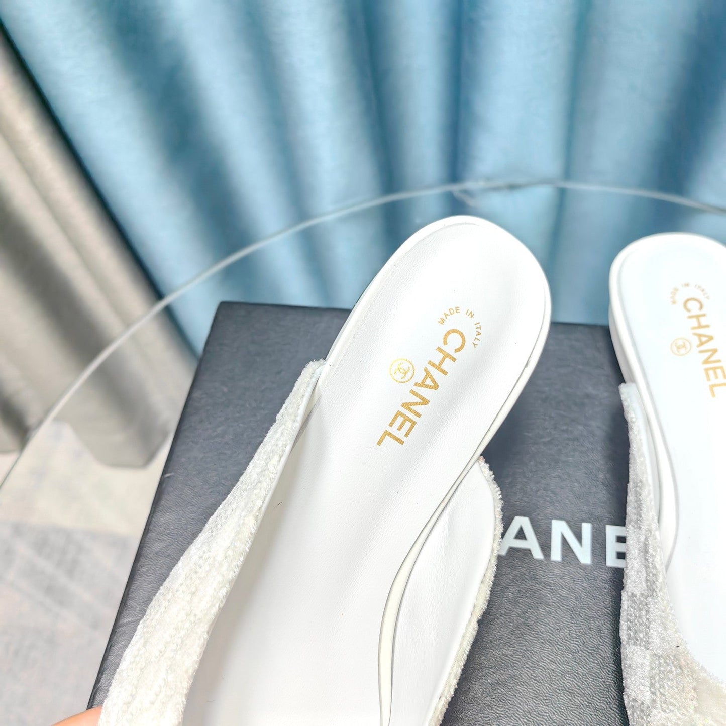 MULE IN WHITE SATIN MIX BLACK LAMBSKIN