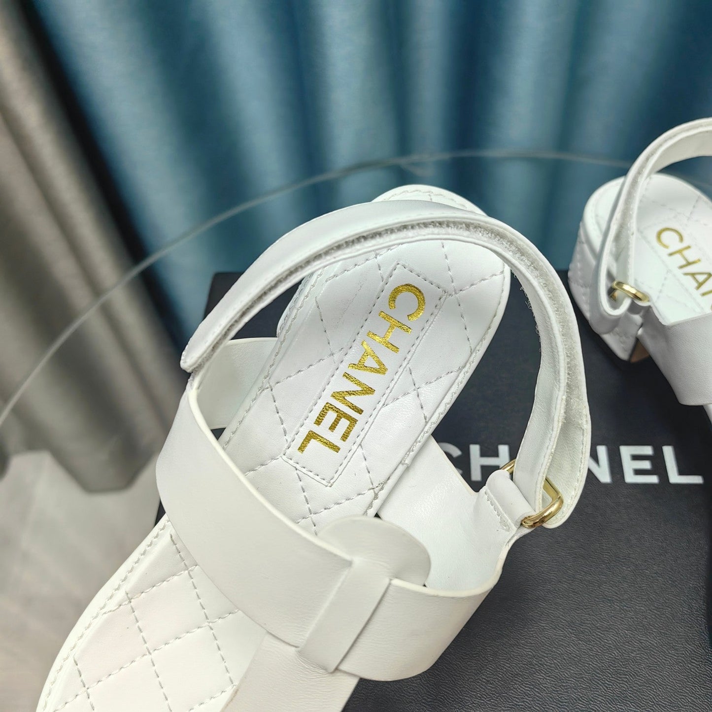 CLASSIC THONG SANDALS WHITE LAMBSKIN