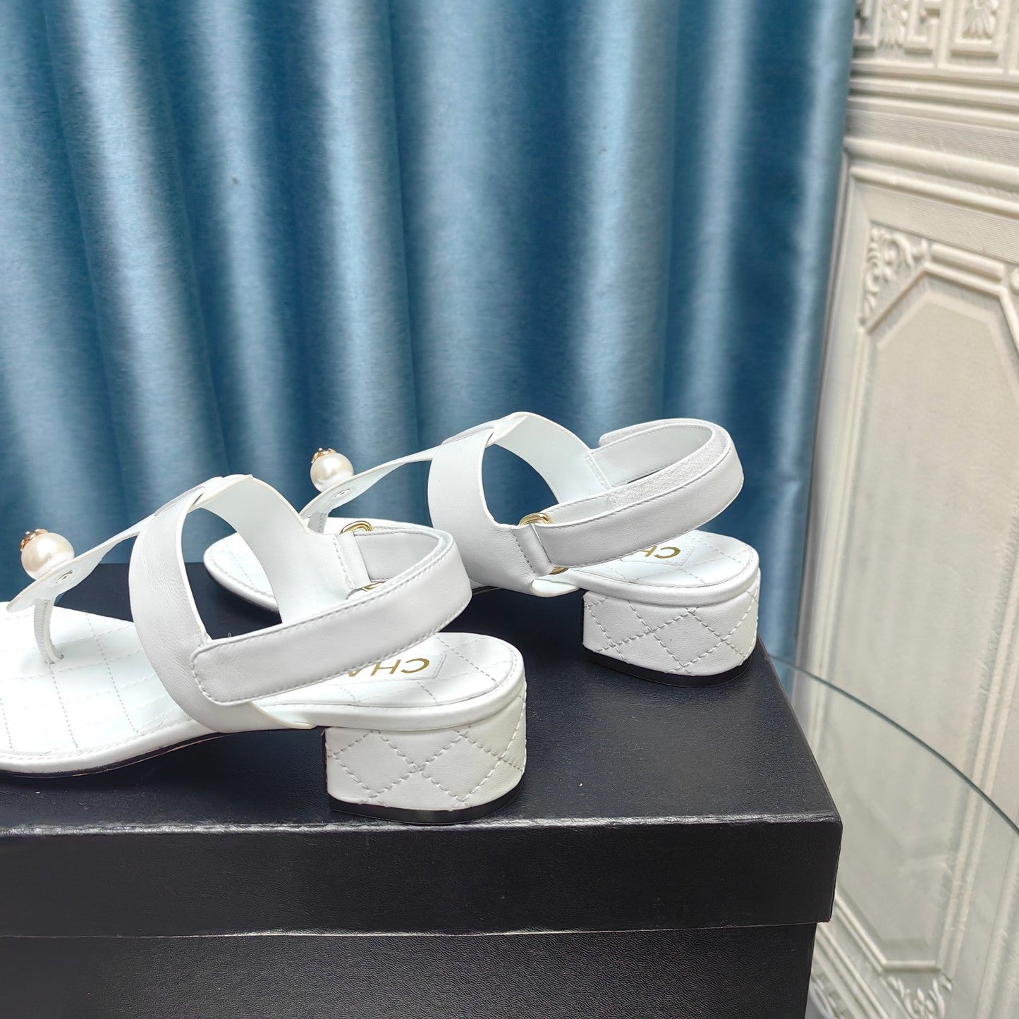 CLASSIC THONG SANDALS WHITE LAMBSKIN