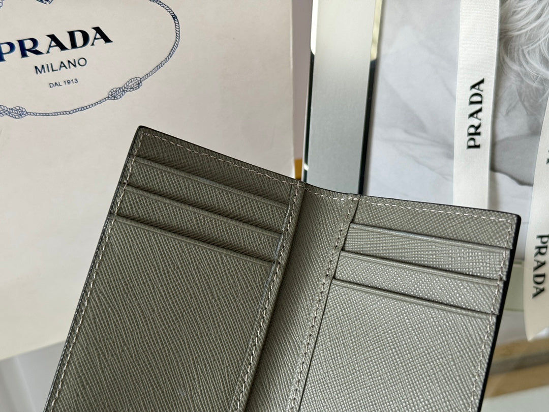 EMBOSSED LOGO WALLET 11 IN FINCH GREEN CALFSKIN