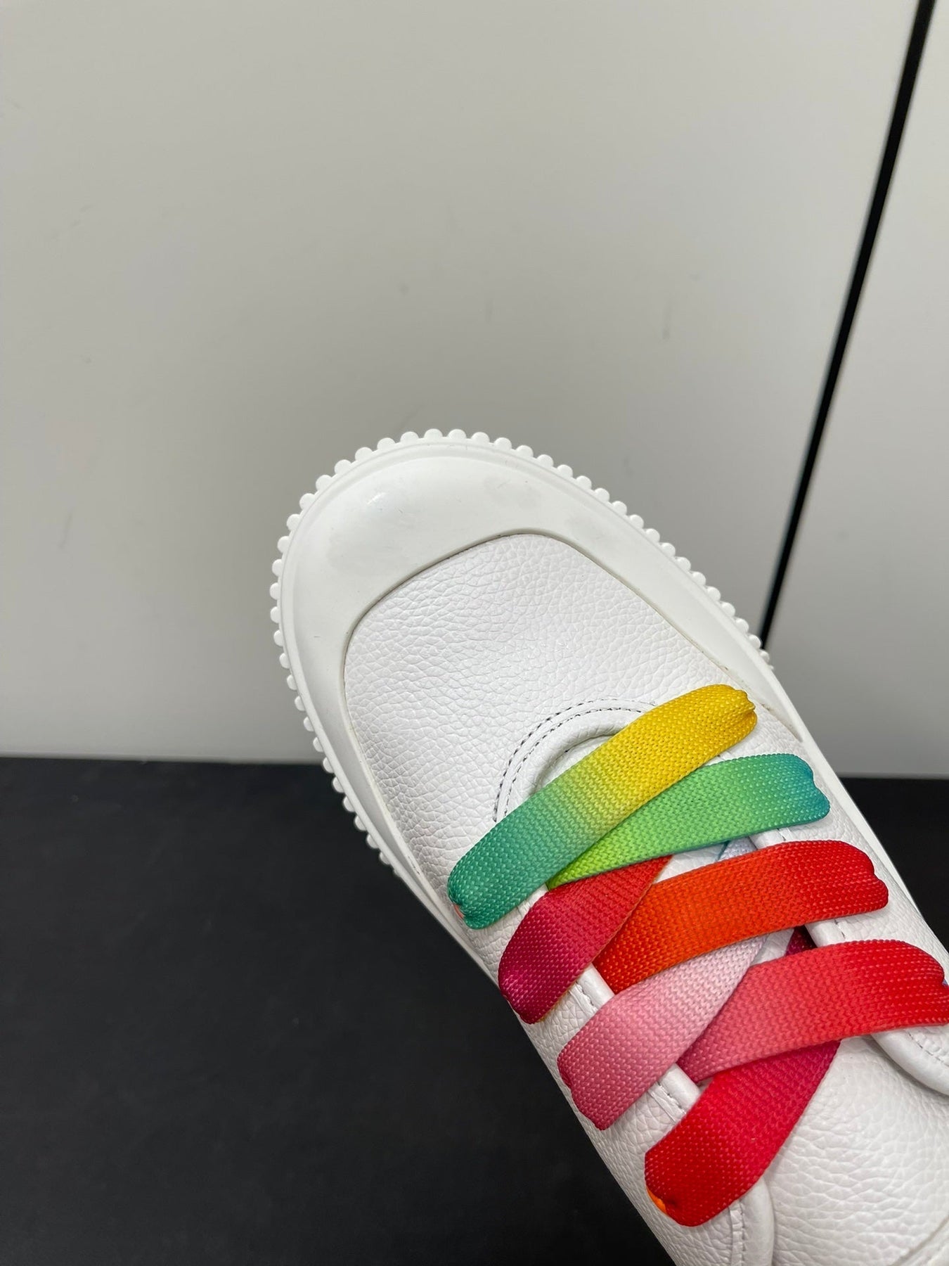 LP CLASSIC BISCUIT SNEAKERS WHITE WITH MULTI-COLOR LACES CALFSKIN