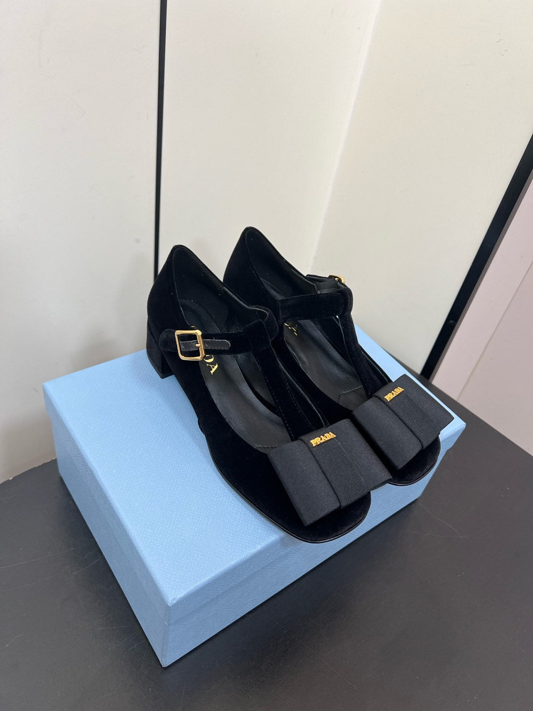 BOW MARY JANE PUMPS WITH T-STRAP IN BLACK VELVET