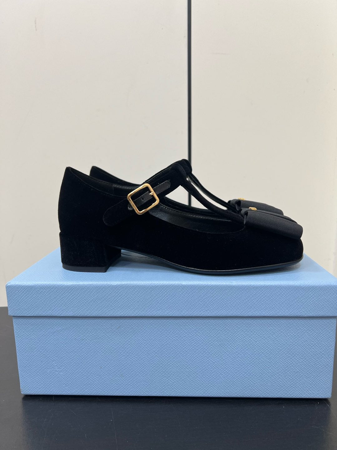 BOW MARY JANE PUMPS WITH T-STRAP IN BLACK VELVET