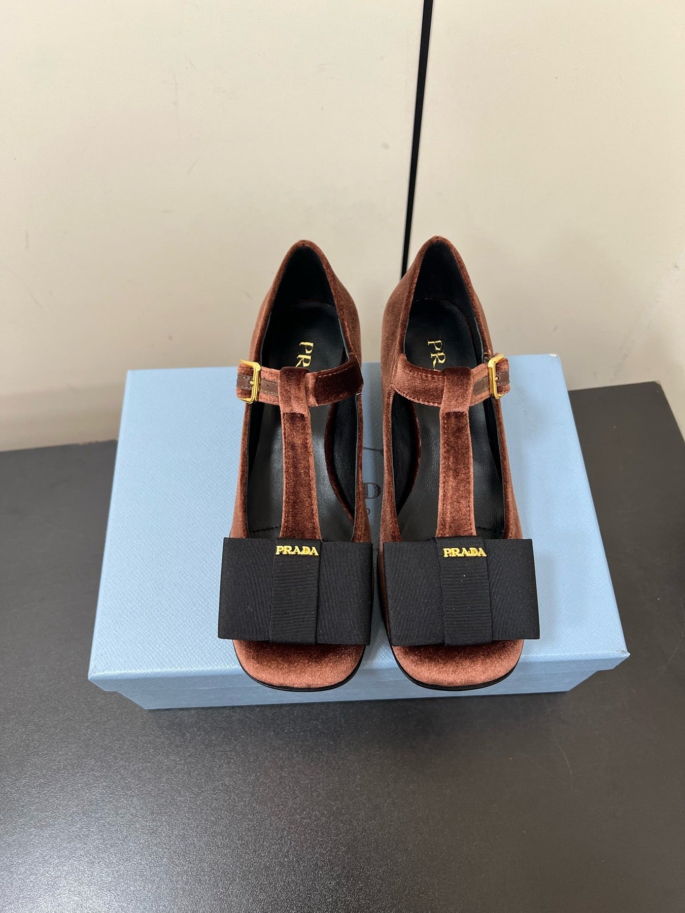 BOW MARY JANE PUMPS WITH T-STRAP IN UMBER BROWN VELVET