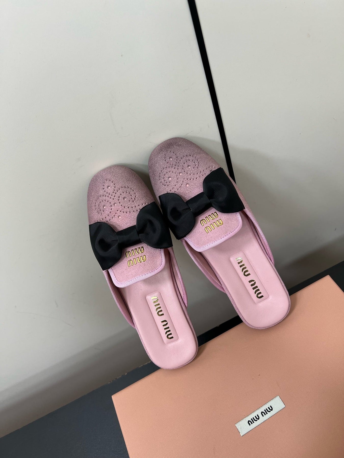 BOW MULES IN DUST PINK SUEDE