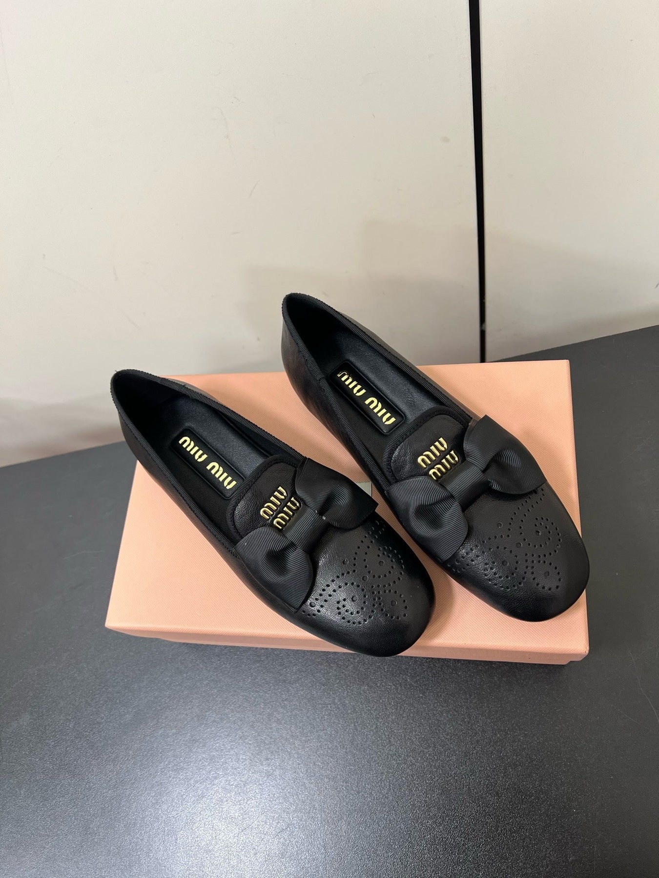 LOAFERS WITH BOW IN BLACK SHEEPSKIN
