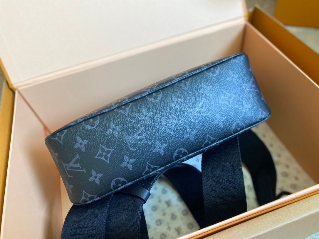 POCHETTE ACCESSOIRE XL 28 IN BLACK MONOGRAM ECLIPSE CANVAS