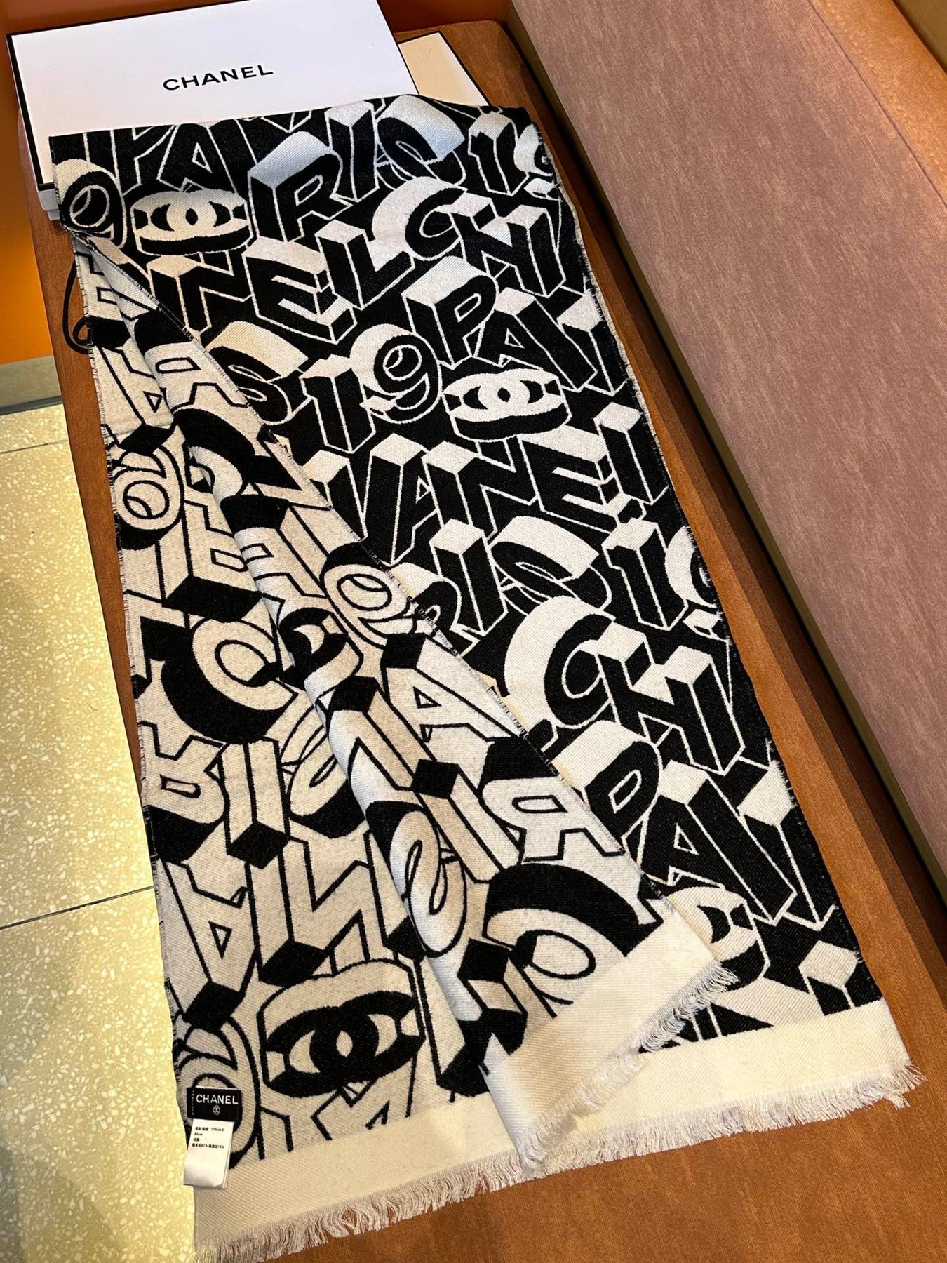 LETTER LOGO 178 CM SCARF IN BLACK MIX WHITE SHEEP WOOL AND SILK 393103