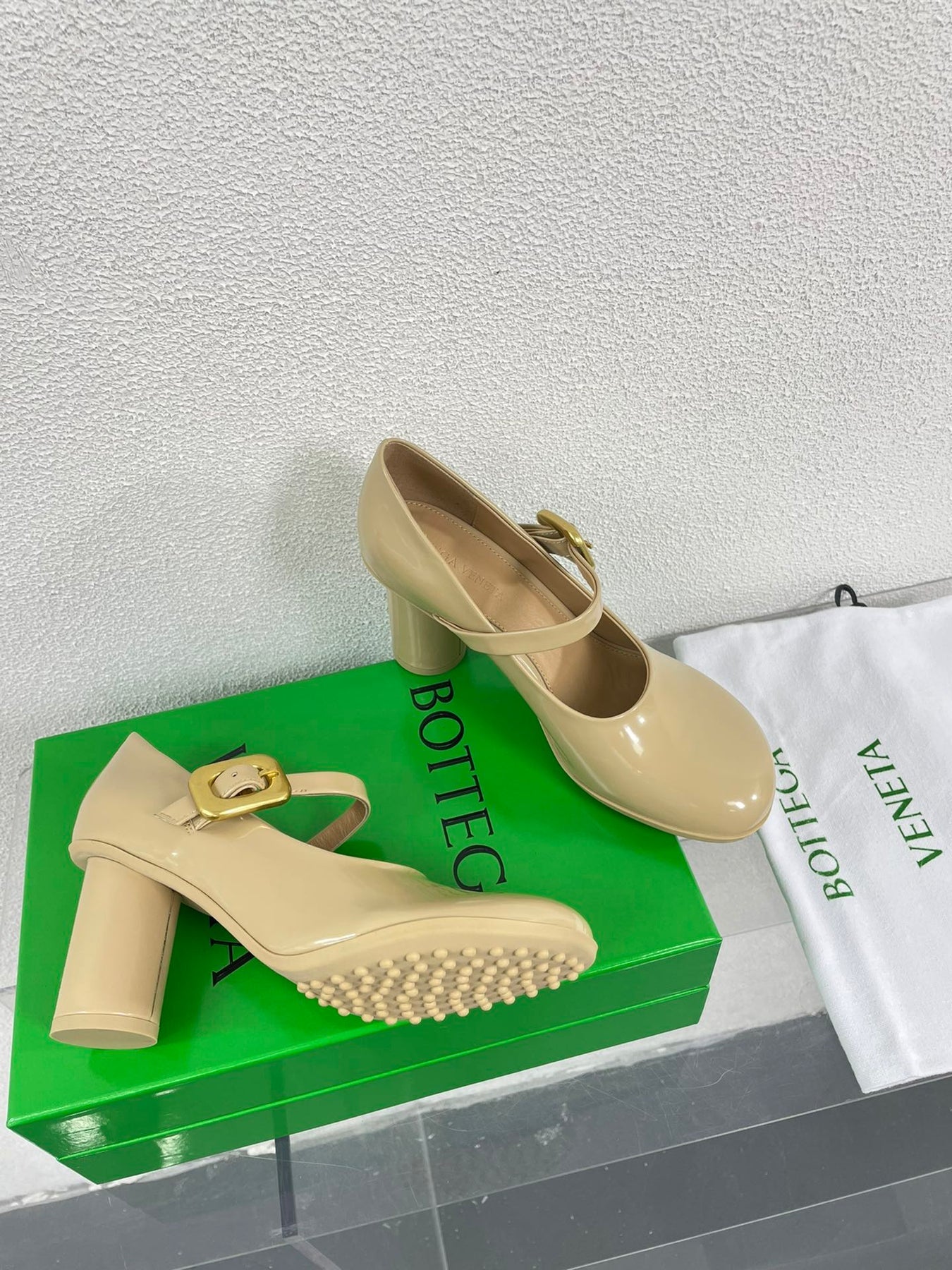 ATOMIC MARY-JANE PUMP 9 CM IN BISQUE BEIGE CALFSKIN