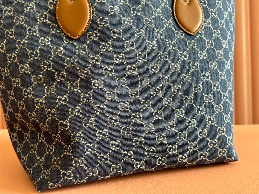 LARGE TOTISSIMA REVERSIBLE TOTE 30.5 IN DARK BLUE DENIM ONE SIDE GREY SUEDE