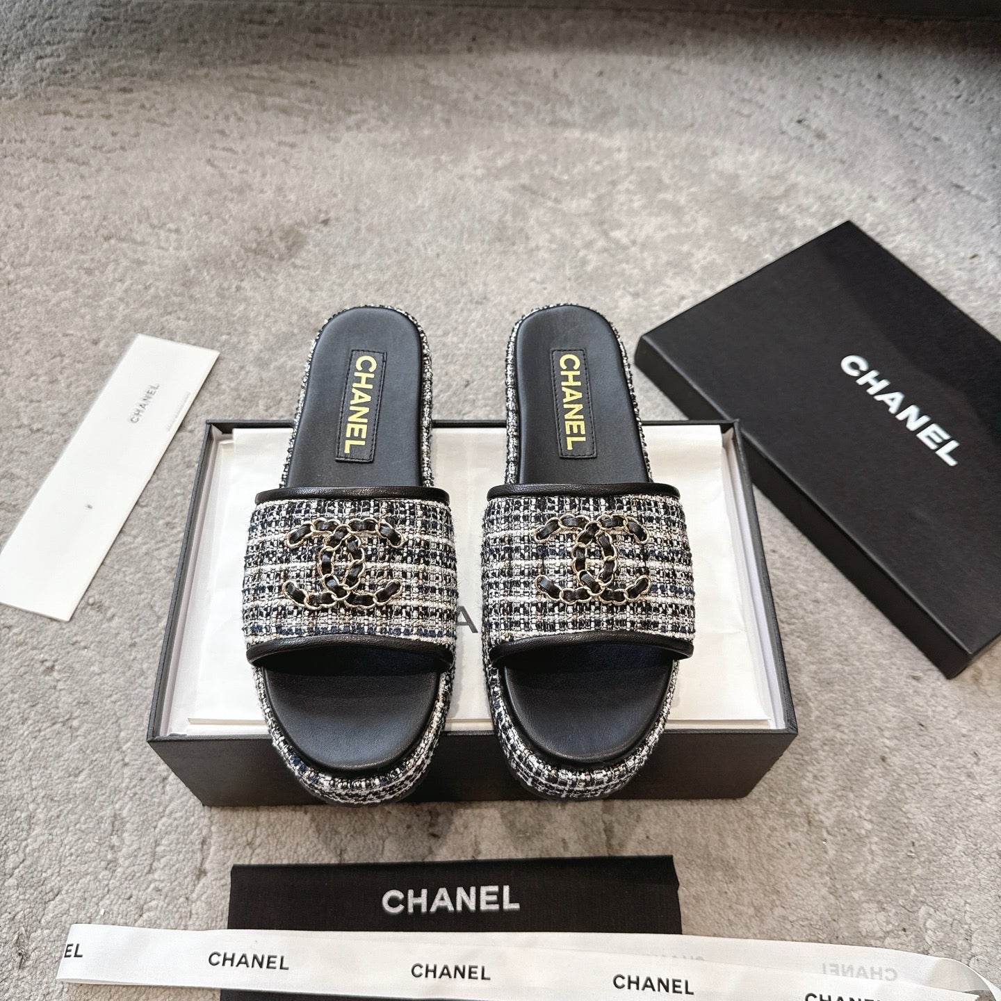 PLASTFORM HEELS IN BLACK TWEED AND CALFSKIN