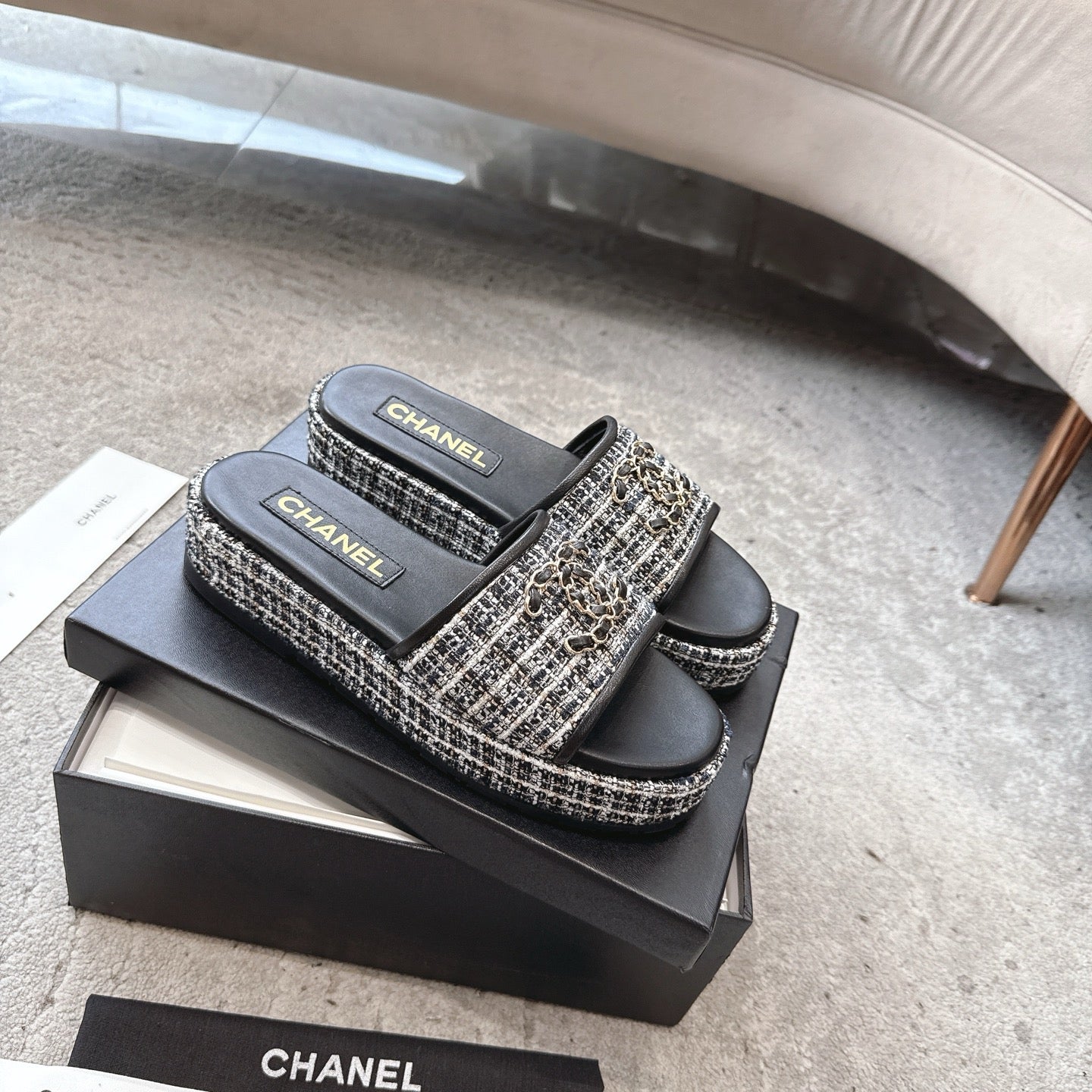 PLASTFORM HEELS IN BLACK TWEED AND CALFSKIN