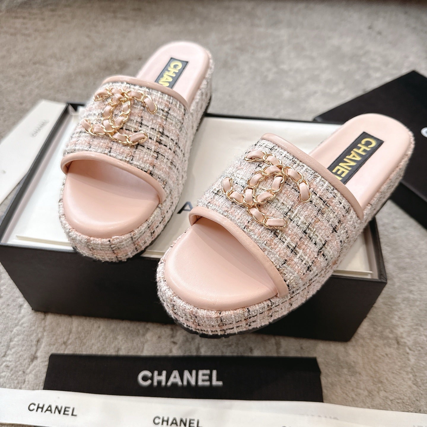 PLASTFORM HEELS IN LIGHT PINK TWEED AND CALFSKIN