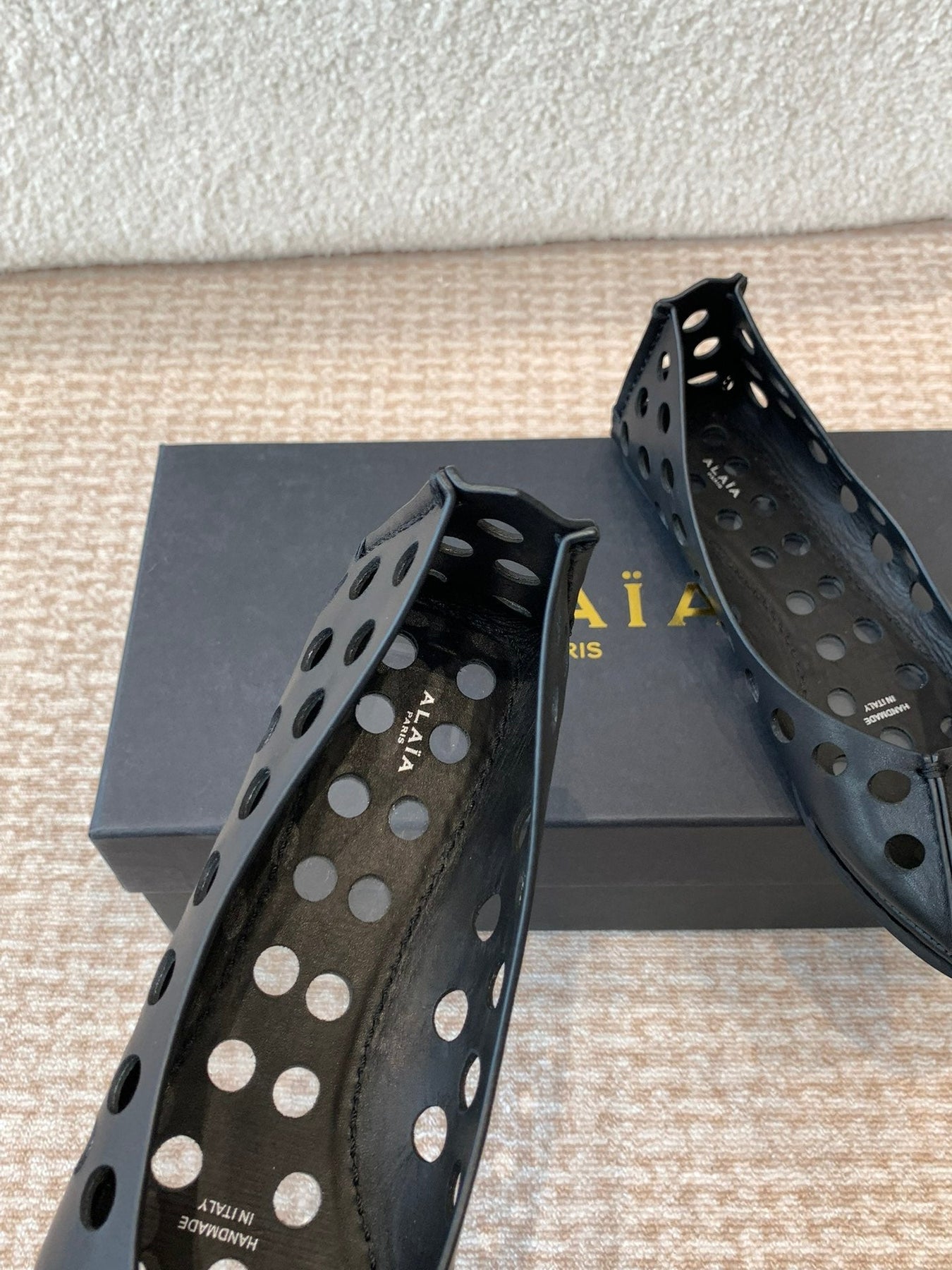 PERFO BALLET FLATS IN BLACK CALFSKIN