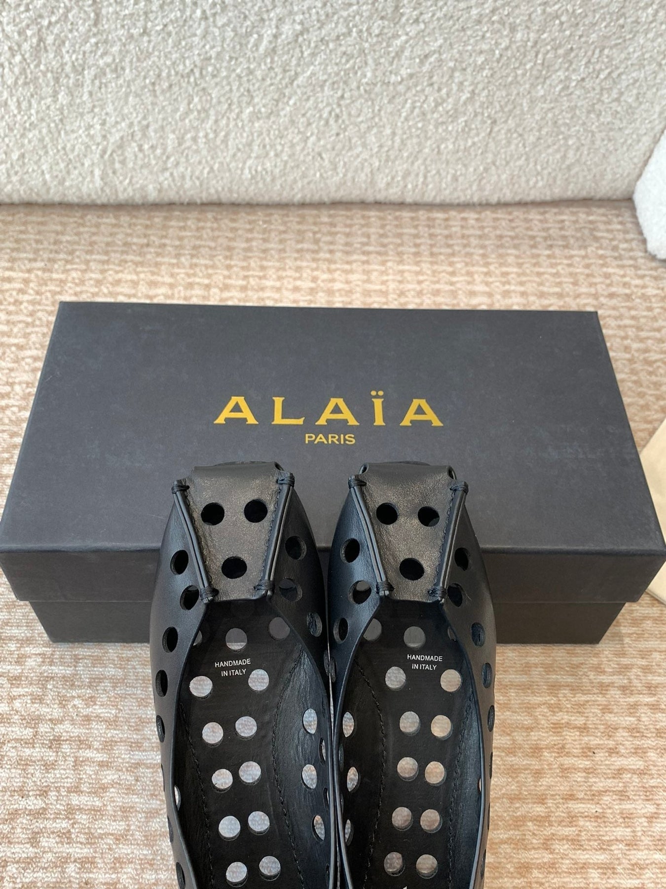 PERFO BALLET FLATS IN BLACK CALFSKIN