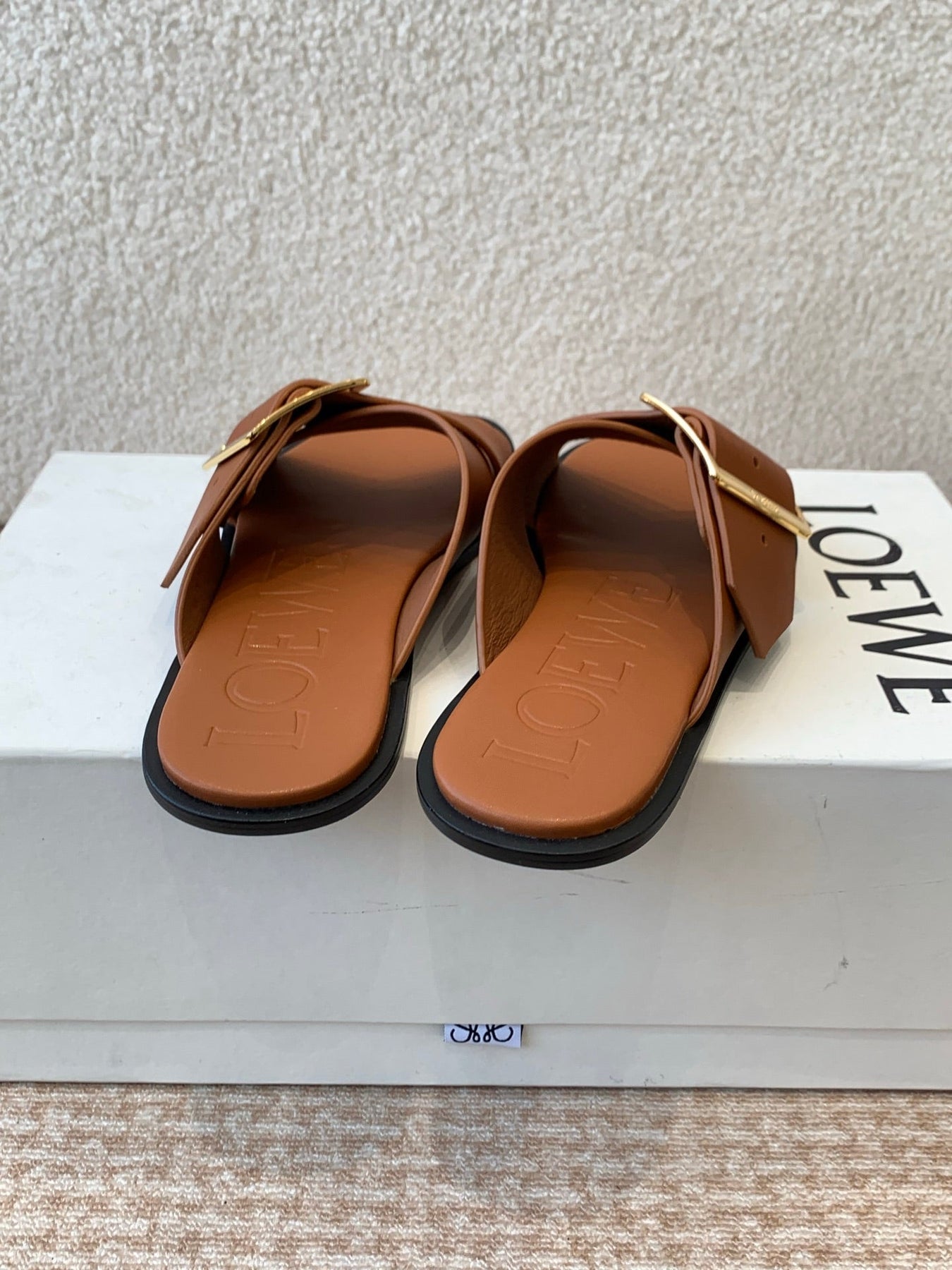 PETAL BELT FLAT SANDAL IN BRONZE BROWN CALFSKIN