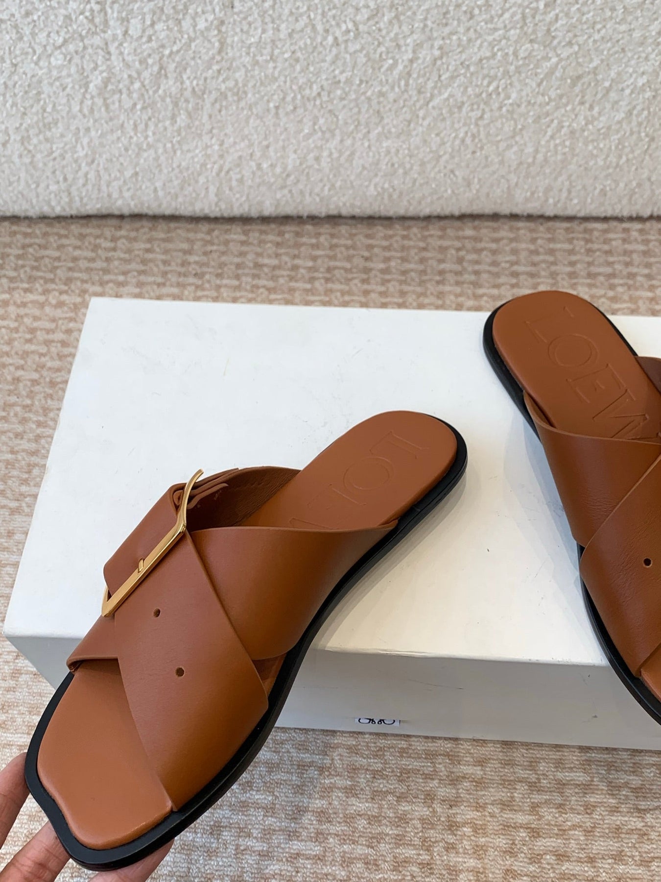 PETAL BELT FLAT SANDAL IN BRONZE BROWN CALFSKIN