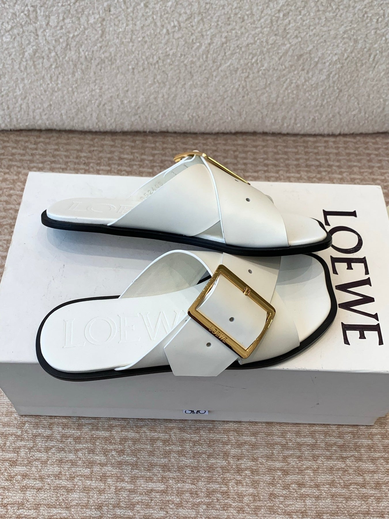 PETAL BELT FLAT SANDAL IN WHITE CALFSKIN