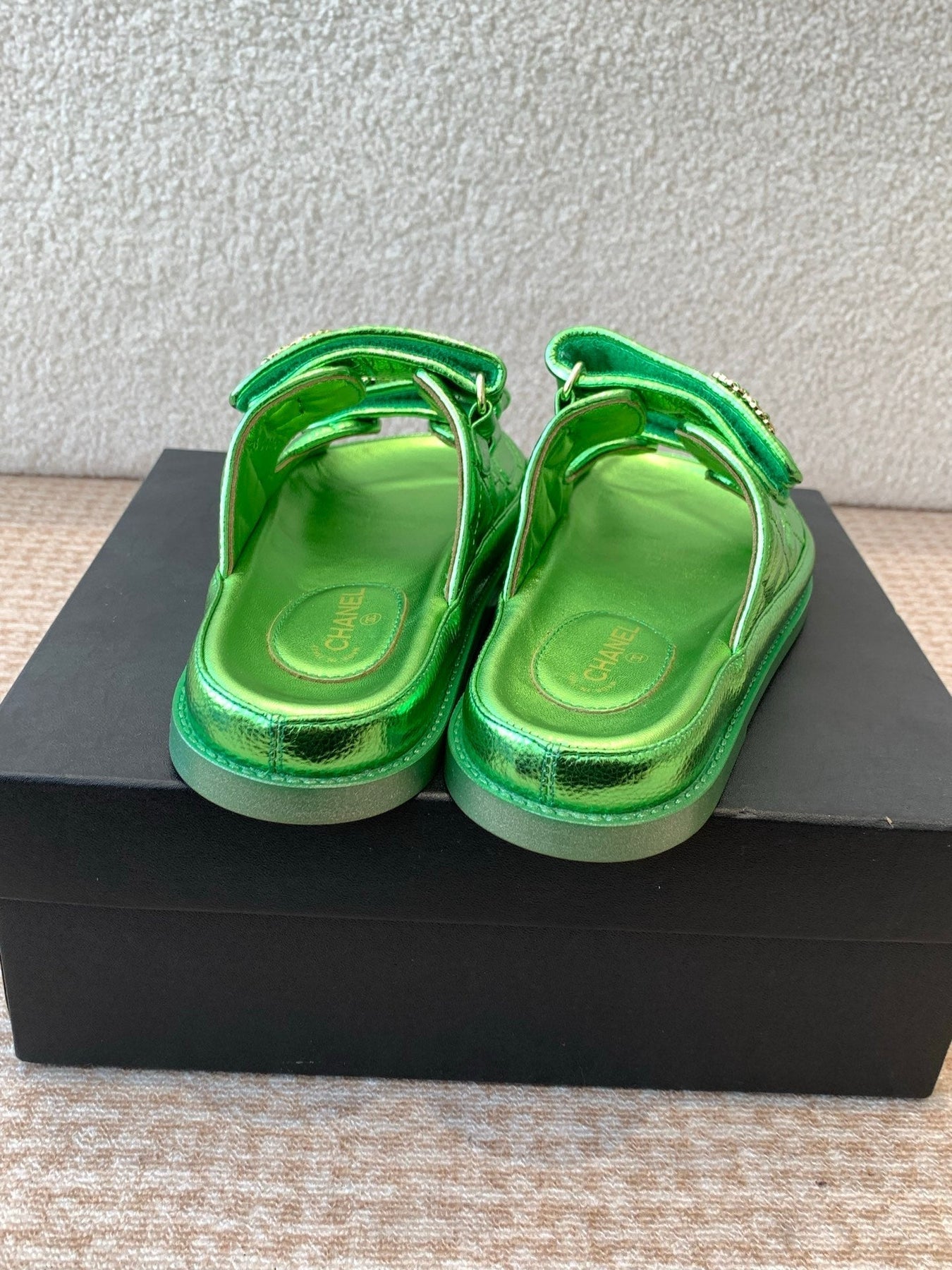 DAD SANDAL IN EMERALD GREEN SHEEPSKIN MULE