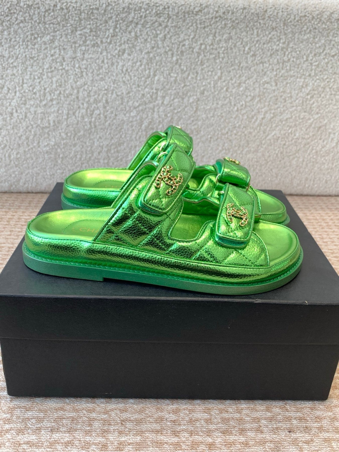 DAD SANDAL IN EMERALD GREEN SHEEPSKIN MULE