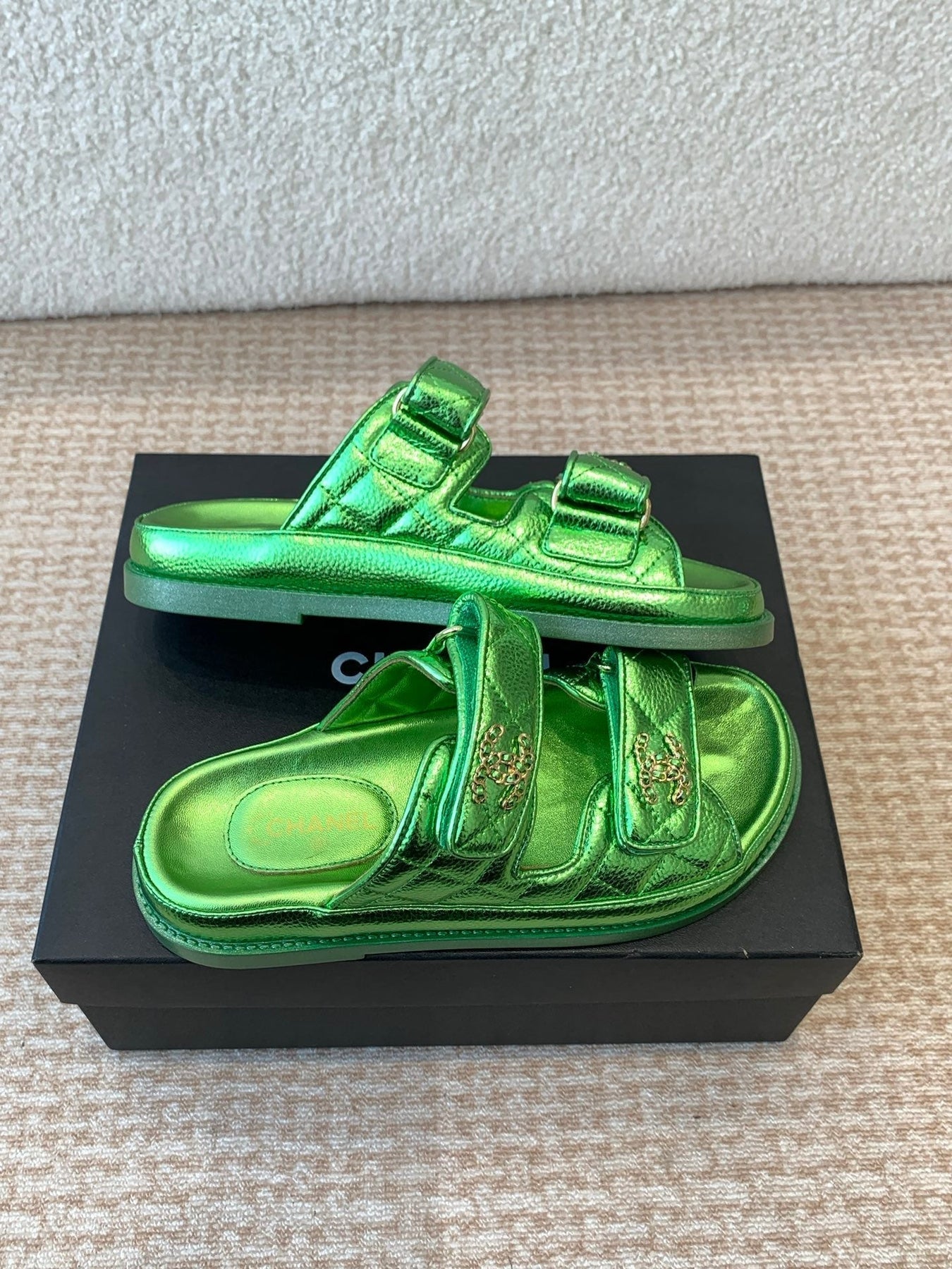 DAD SANDAL IN EMERALD GREEN SHEEPSKIN MULE