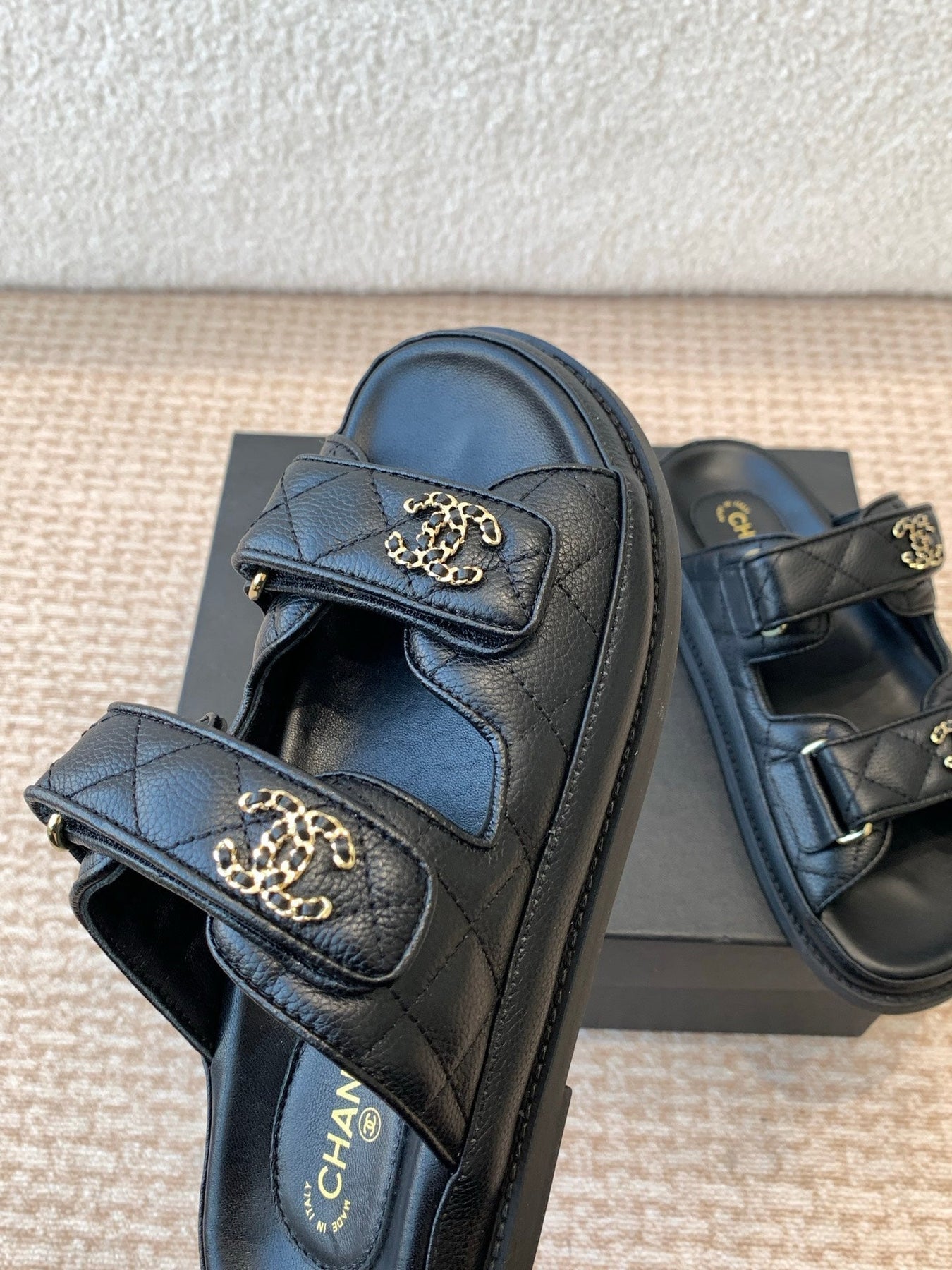 DAD SANDAL IN BLACK SHEEPSKIN MULE