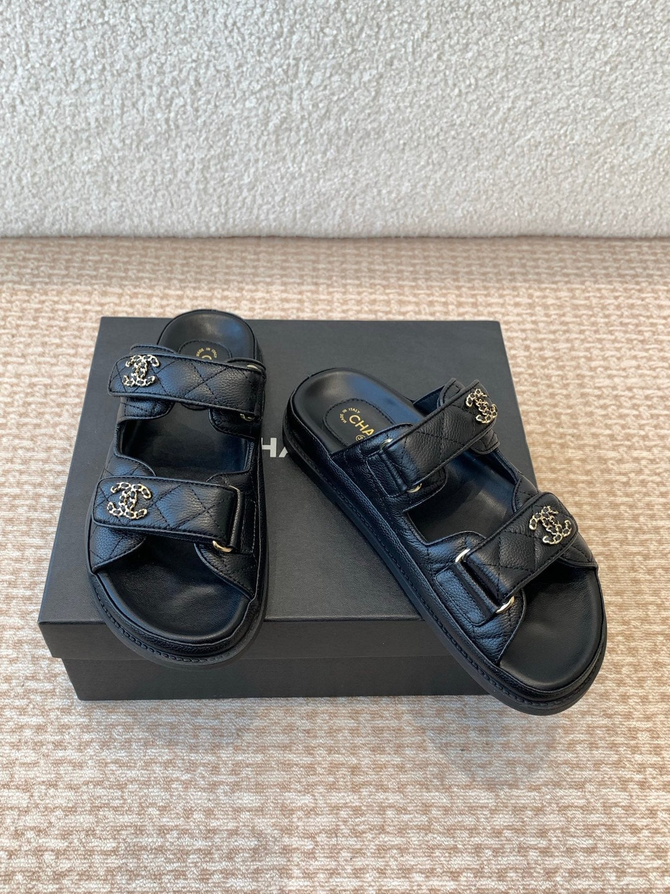 DAD SANDAL IN BLACK SHEEPSKIN MULE