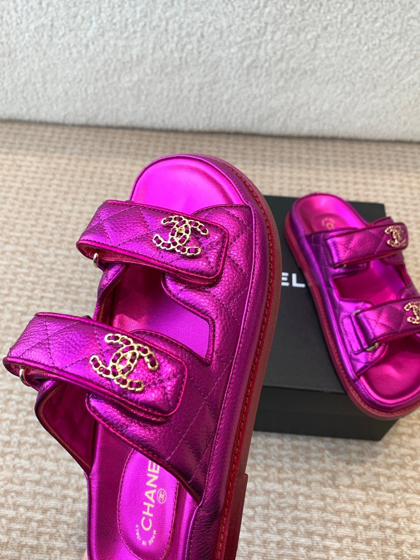 DAD SANDAL IN MAGENTA PURPLE SHEEPSKIN MULE
