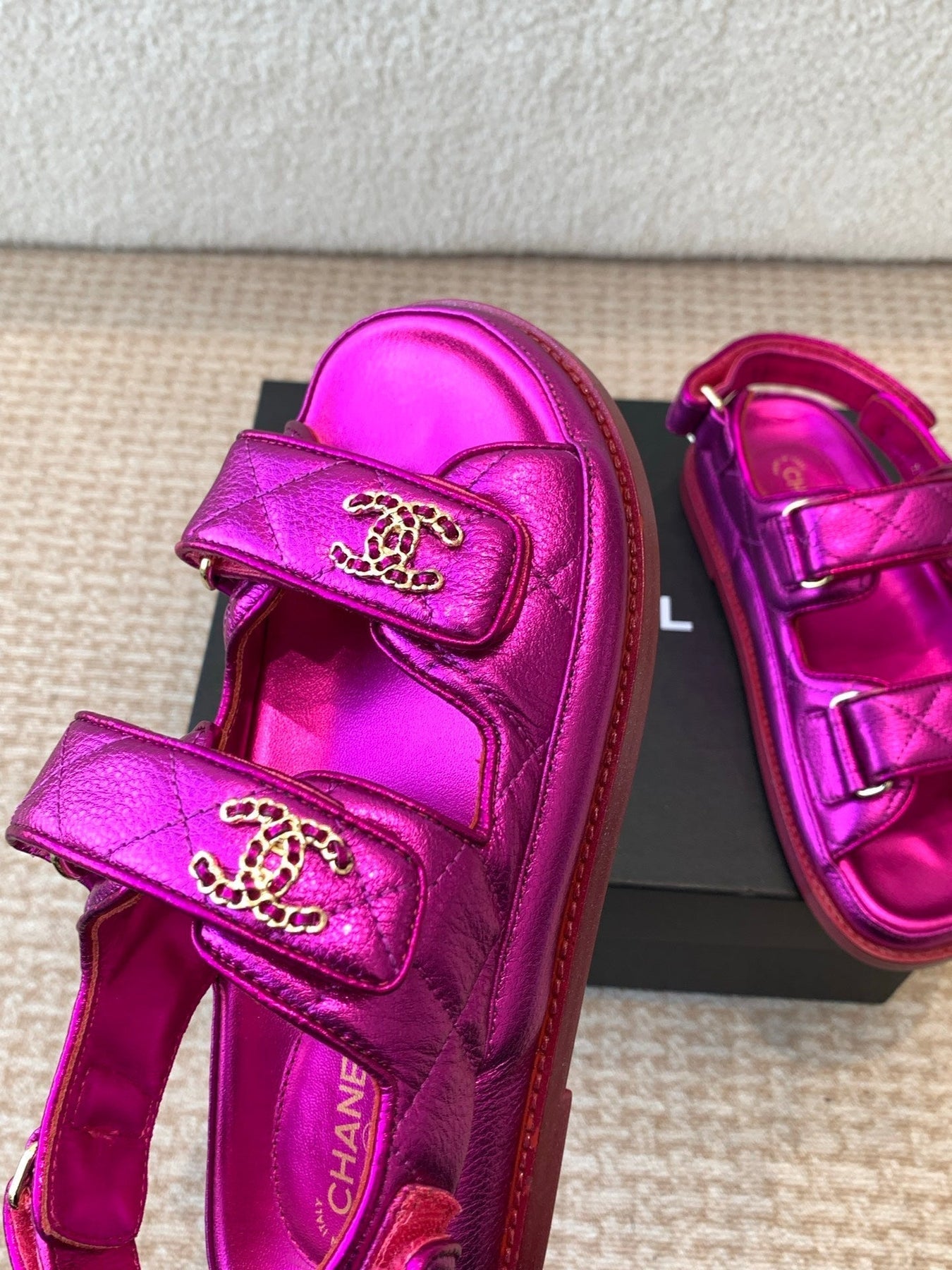 DAD SANDAL IN MAGENTA PURPLE SHEEPSKIN