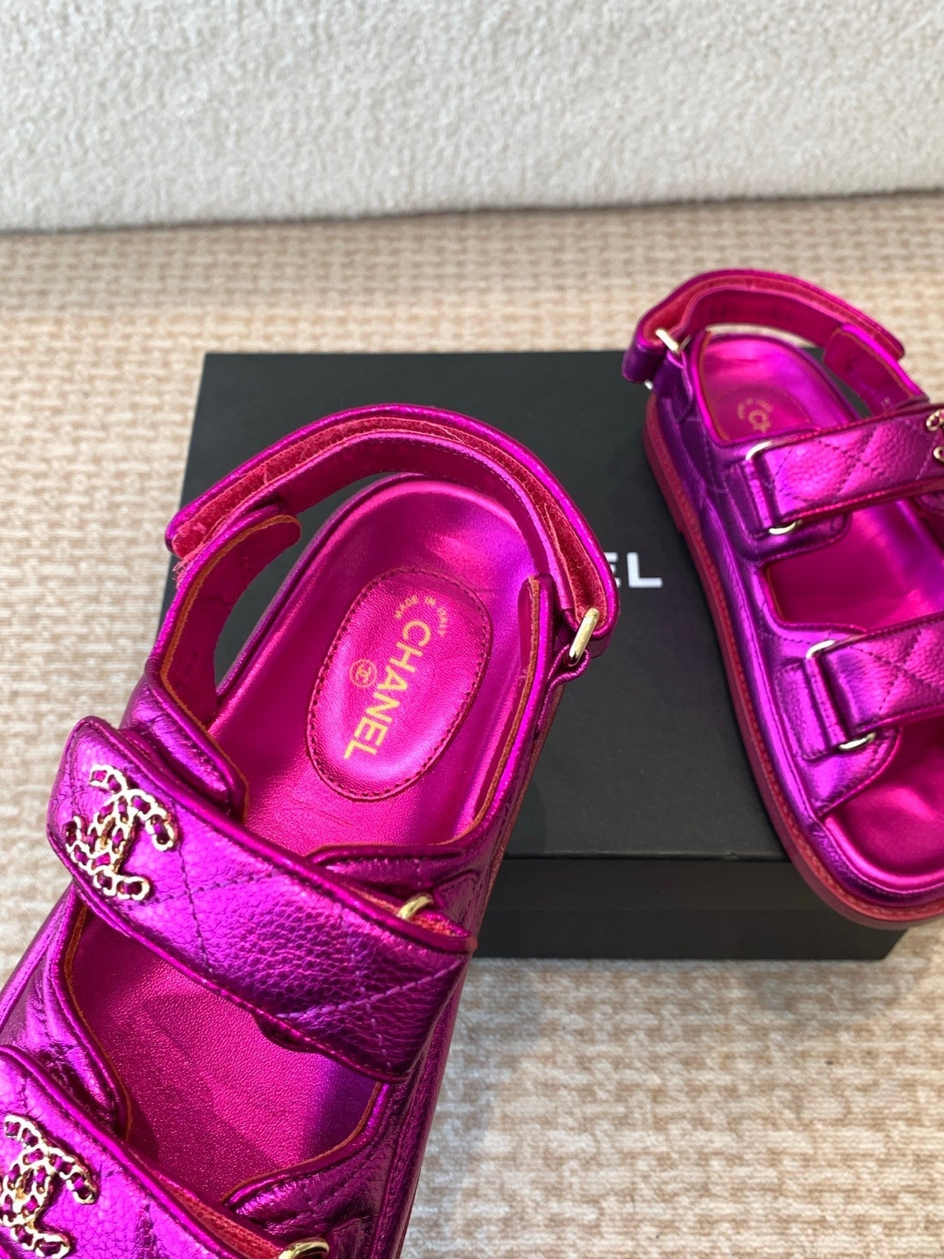 DAD SANDAL IN MAGENTA PURPLE SHEEPSKIN